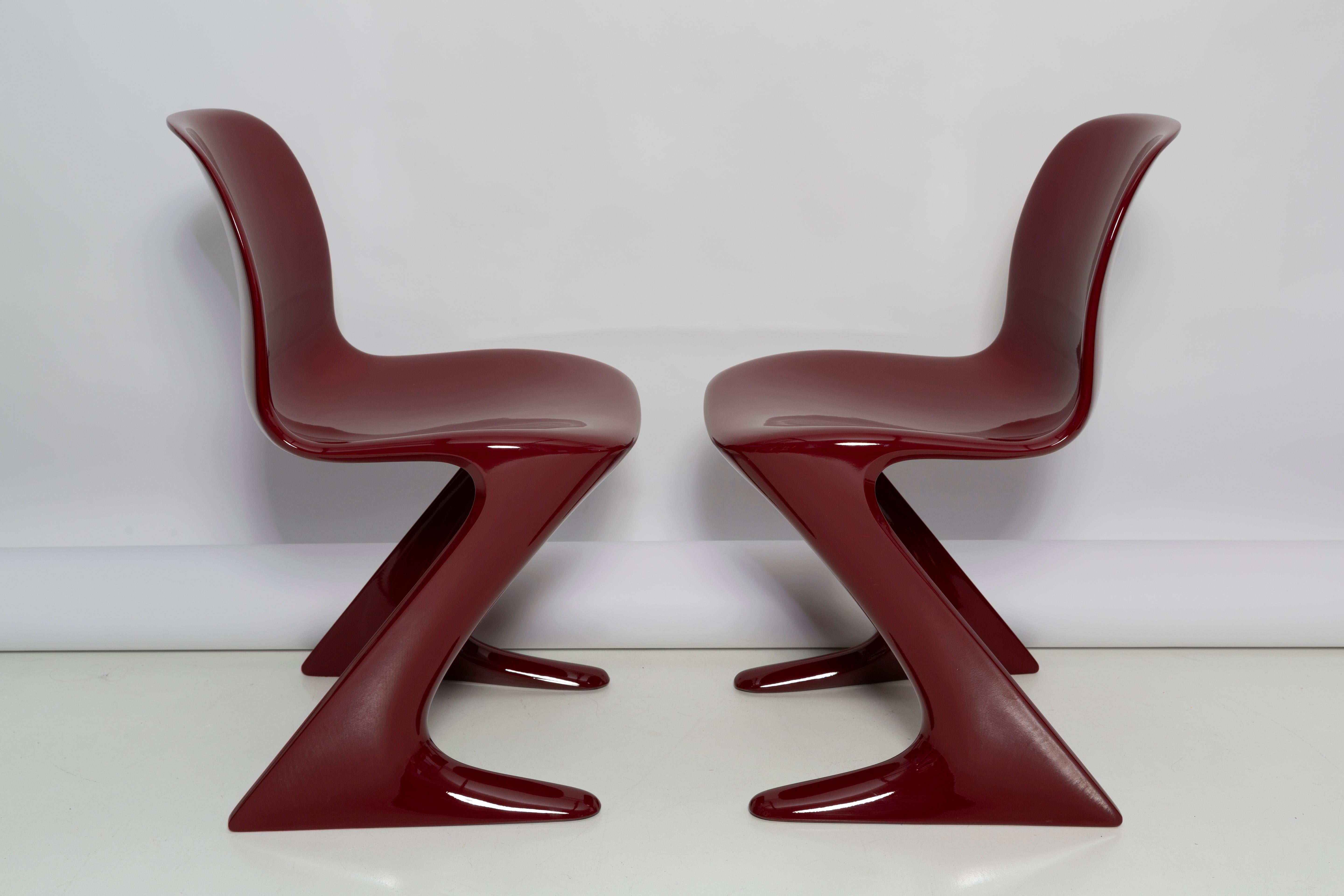 Pareja de Sillas Canguro Vino Tinto Oscuro Diseñadas por Ernst Moeckl, Alemania, 1968 Alemán en venta