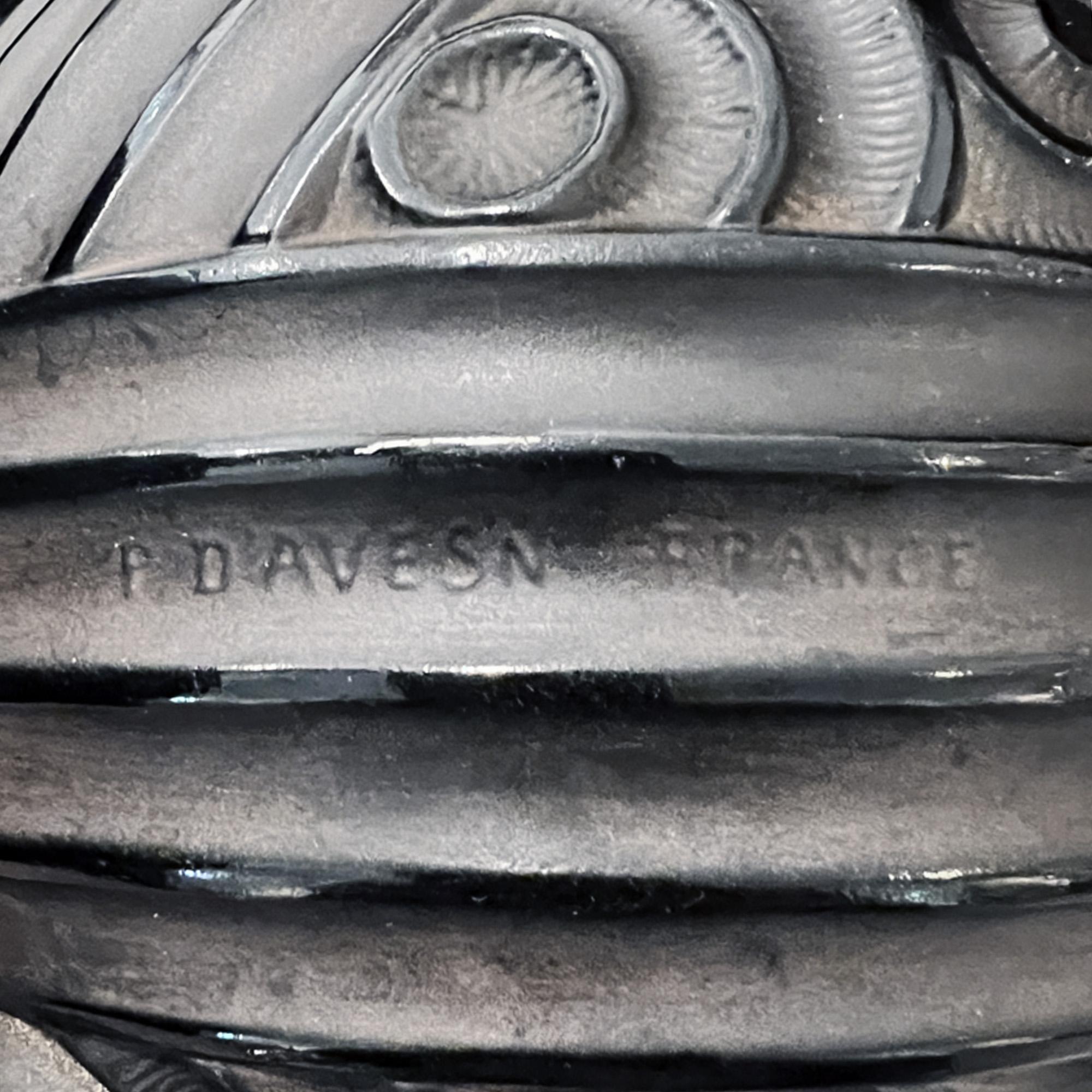 Français Paire de vases en verre moulé D'Avesn des années 1930