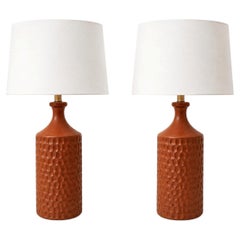 Coppia di lampade da tavolo in ceramica testurizzata “Earthgender” di David Cressey per Robert Maxwell
