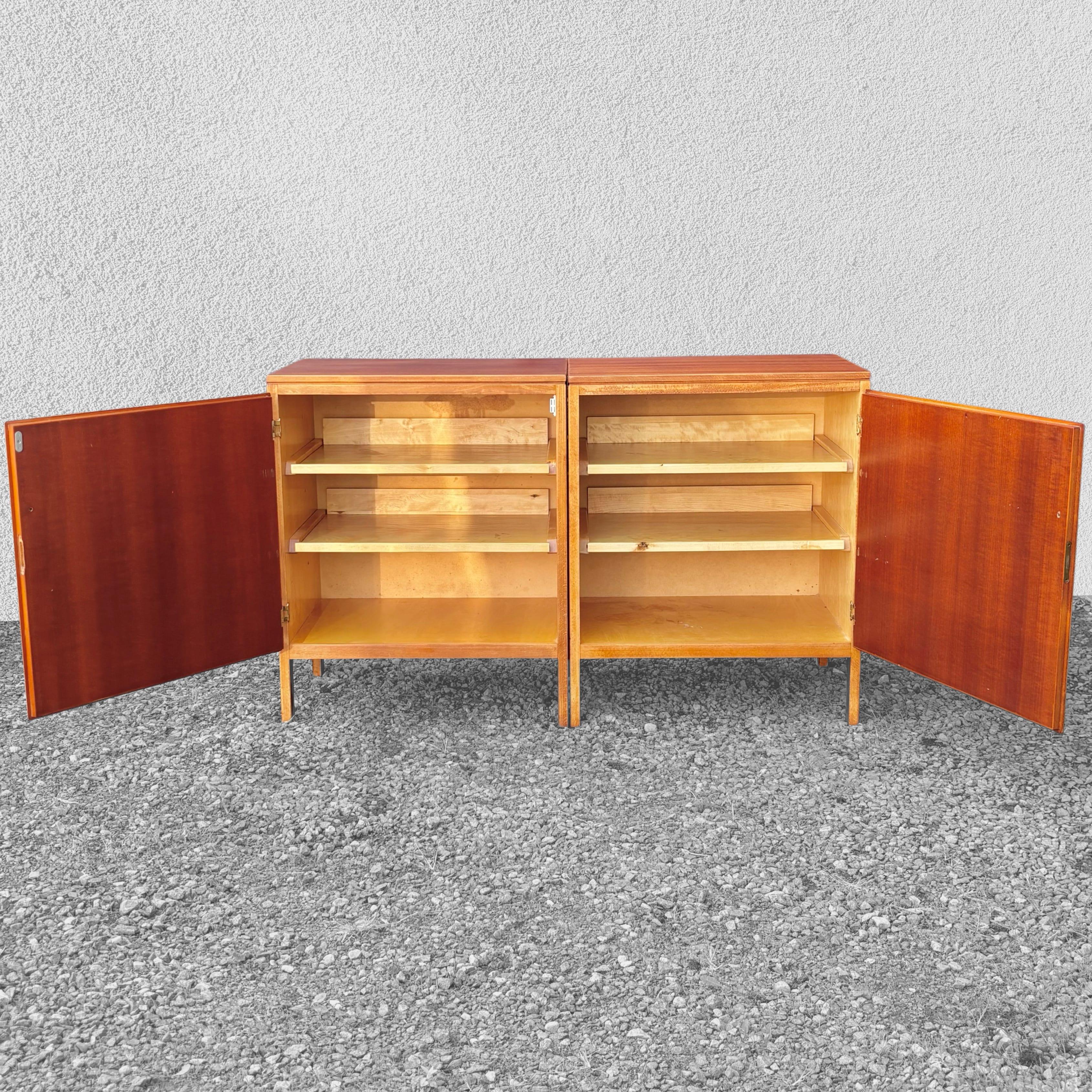 Coppia di armadi Futura di David Rosén, teak e ottone, Nordiska Kompaniet, anni '50 in vendita 1