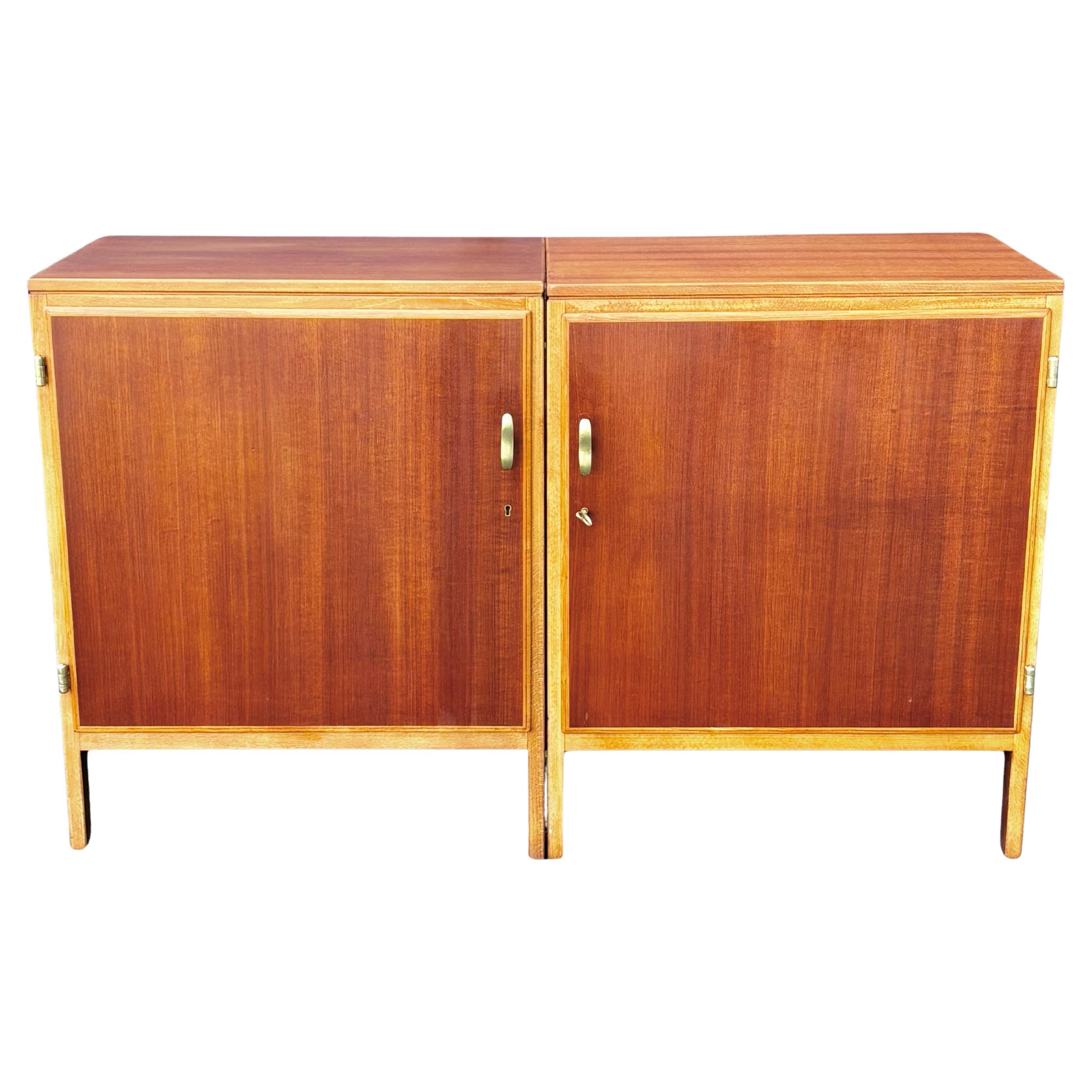 Coppia di armadi Futura di David Rosén, teak e ottone, Nordiska Kompaniet, anni '50 in vendita
