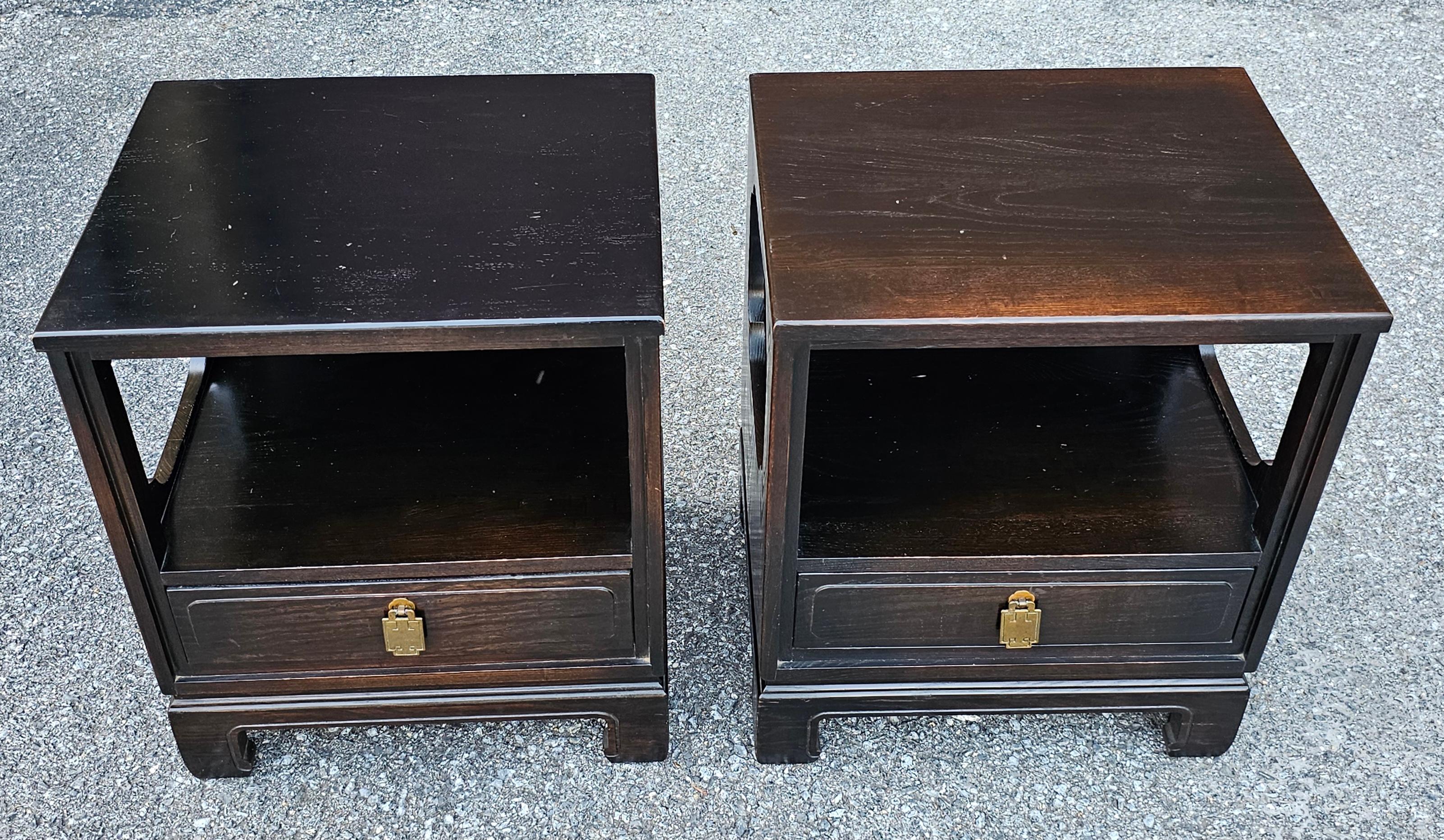 Ming Coppia di comodini Davis Cabinet in stile Asian Style tinto di scuro in vendita