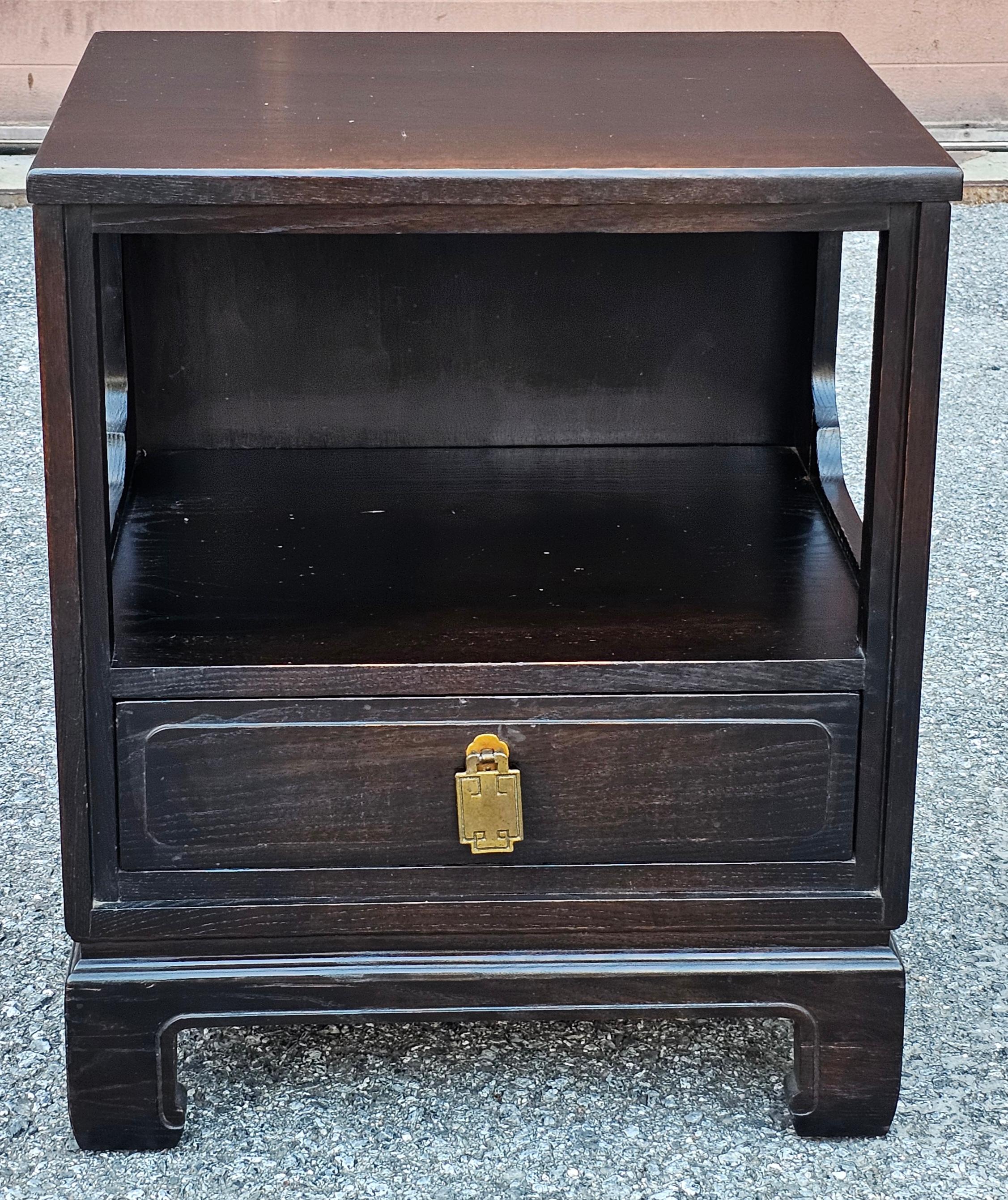 Ottone Coppia di comodini Davis Cabinet in stile Asian Style tinto di scuro in vendita