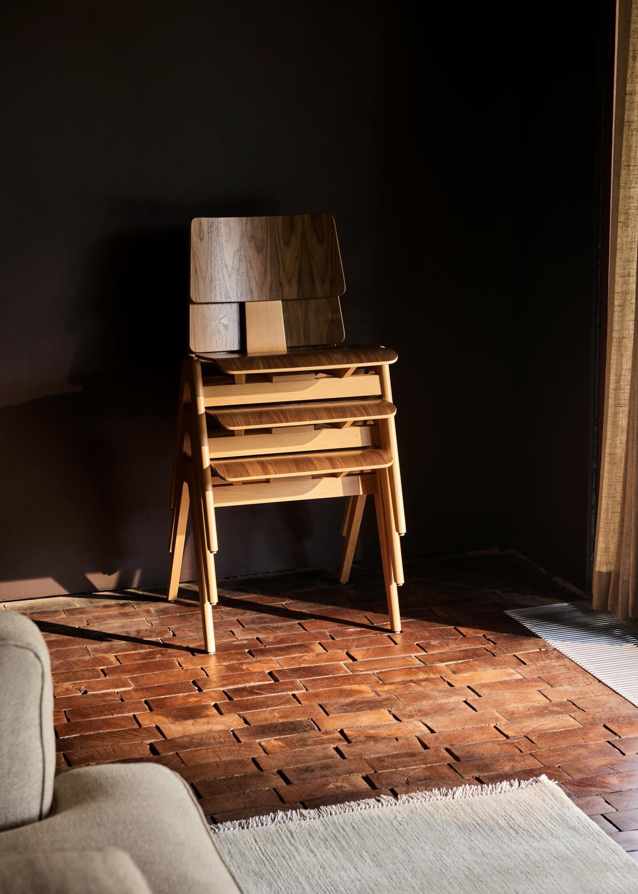 Paire de chaises d'appoint Daystak - Beeche & Walnut - par Robin Day pour &Tradition en vente 5