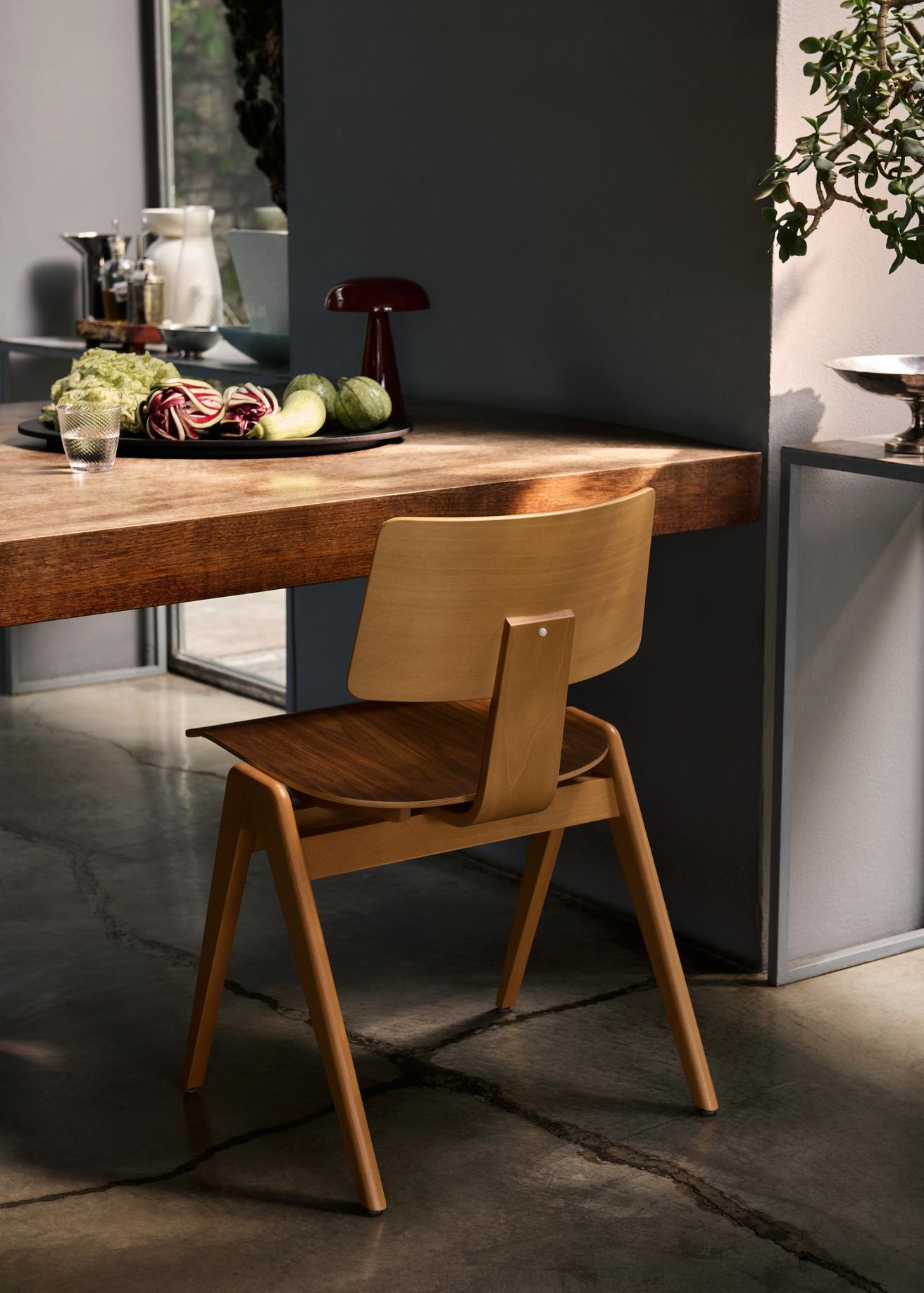 Letton Paire de chaises d'appoint Daystak - Beeche & Walnut - par Robin Day pour &Tradition en vente