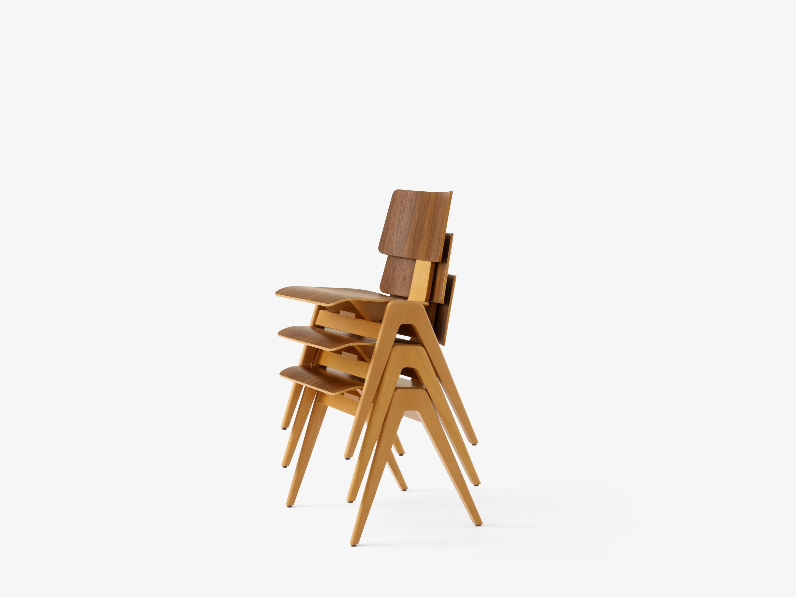 Paire de chaises d'appoint Daystak - Beeche & Walnut - par Robin Day pour &Tradition en vente 1