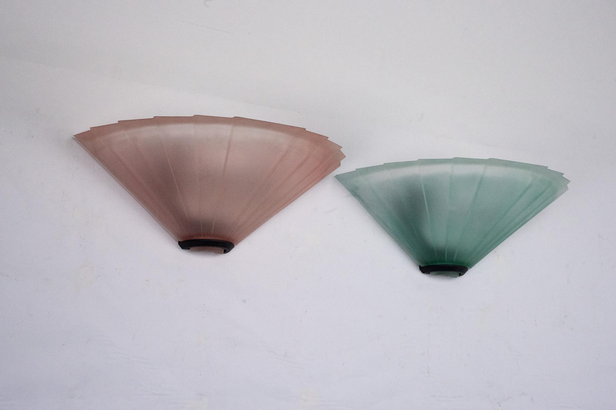italien Paire d'appliques de la marque De Majo en verre épais de Murano rose et vert. L'Italie des années 1980 en vente