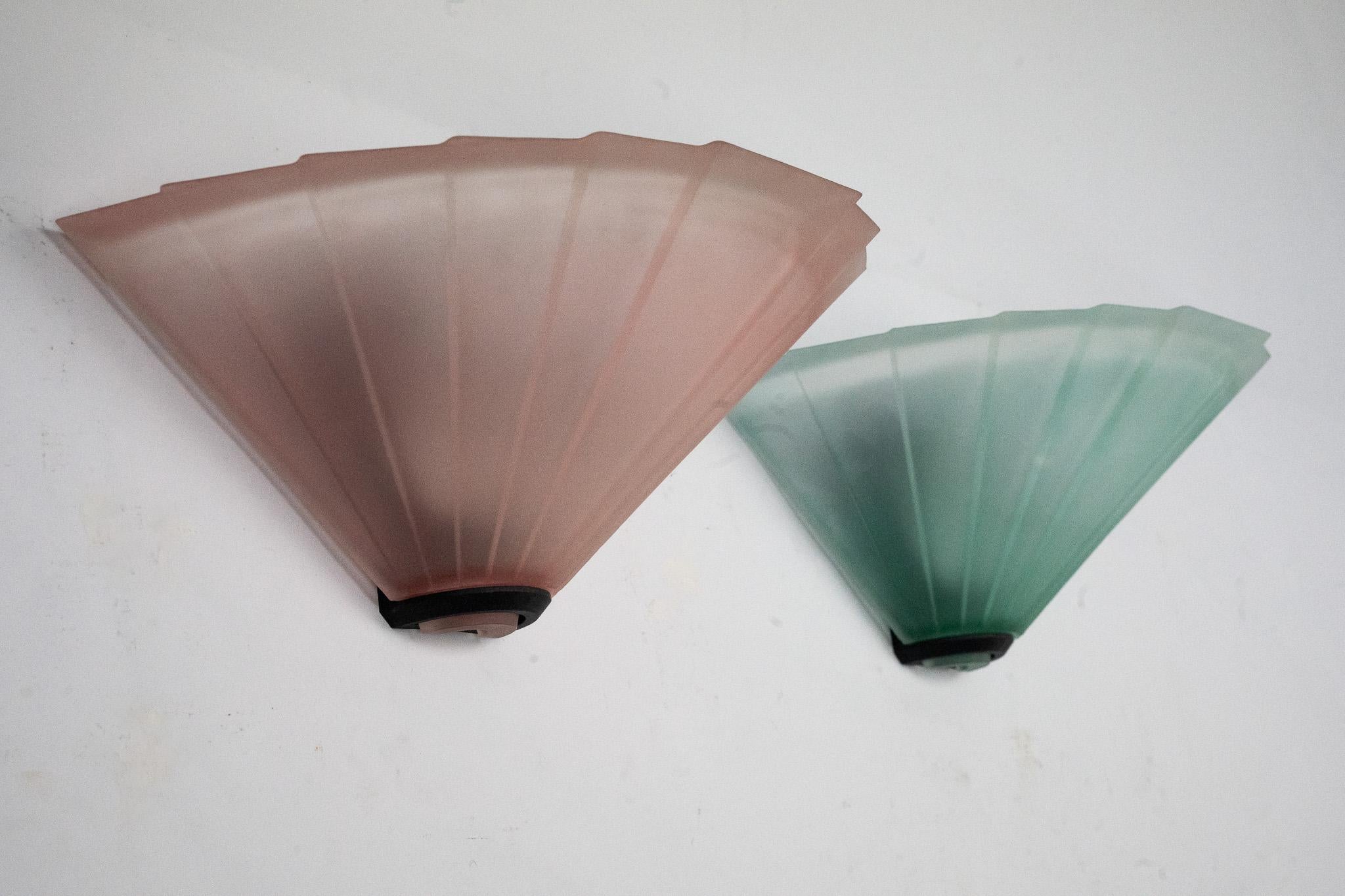 Paire d'appliques de la marque De Majo en verre épais de Murano rose et vert. L'Italie des années 1980 Bon état - En vente à Catania, CT