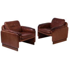 Pair of De Sede 1970s Italian Lounge Chairs in Original Leather and Walnut