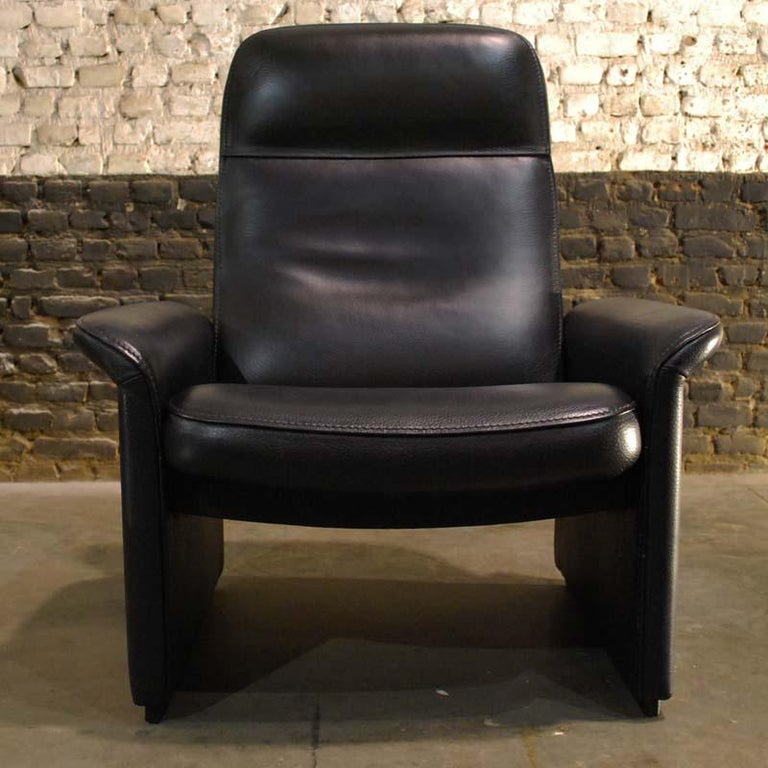 Pair of De Sede Black Leather Reclining DS50 Lounge Chairs, Switzerland