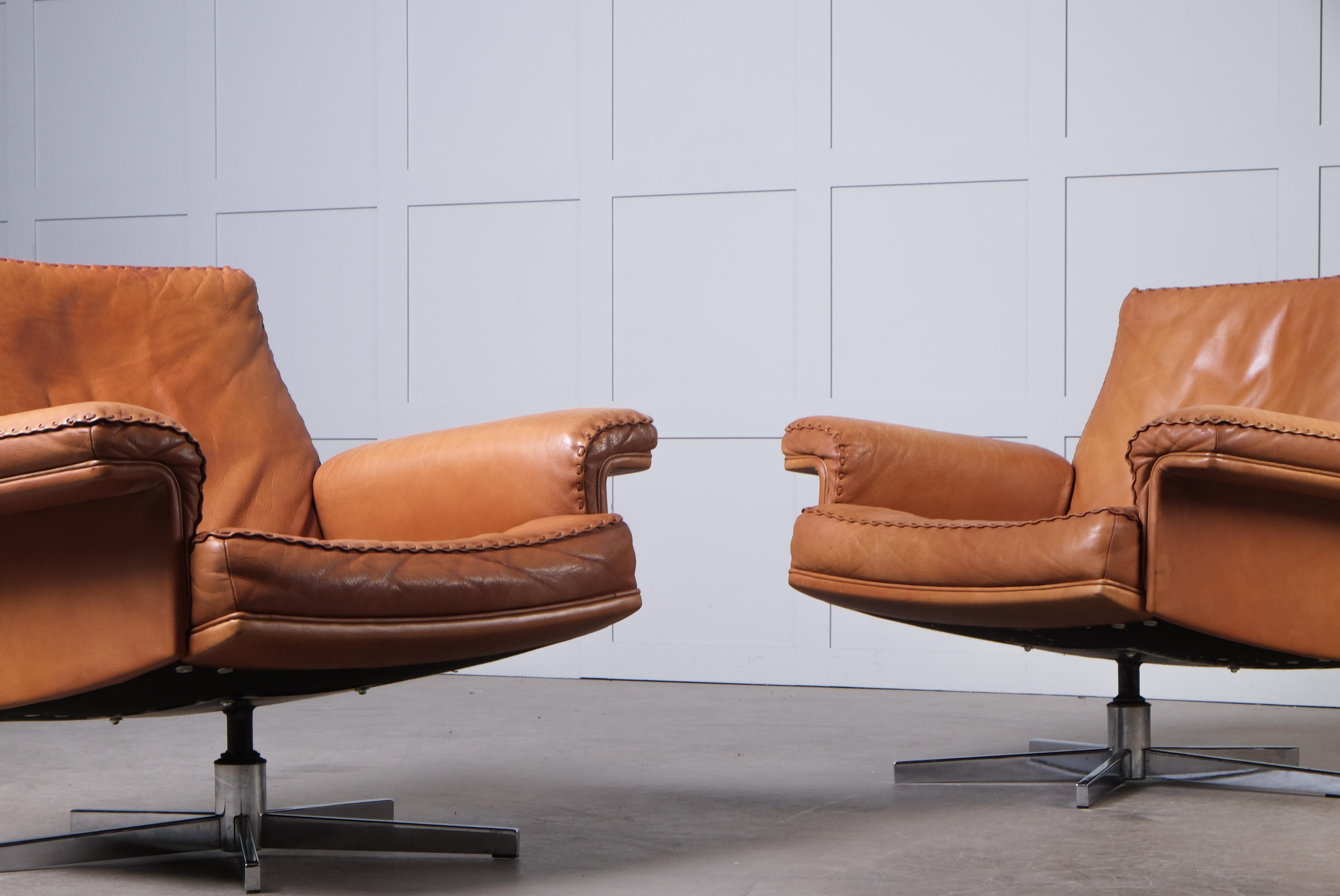 Pair of De Sede DS-31 Leather Swivel Armchairs, 1970s 5