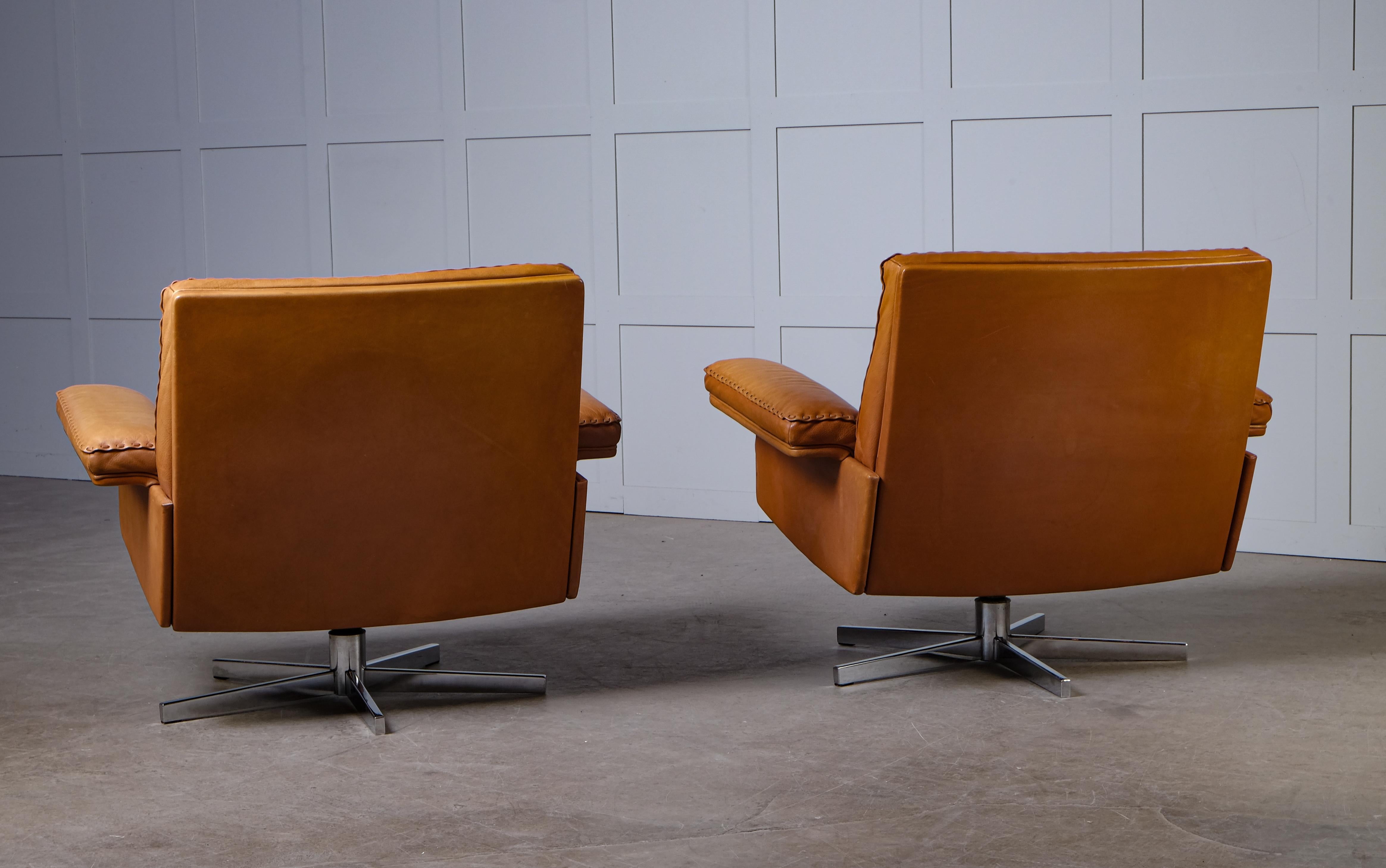 Pair of De Sede DS-31 Leather Swivel Armchairs, 1970s 12