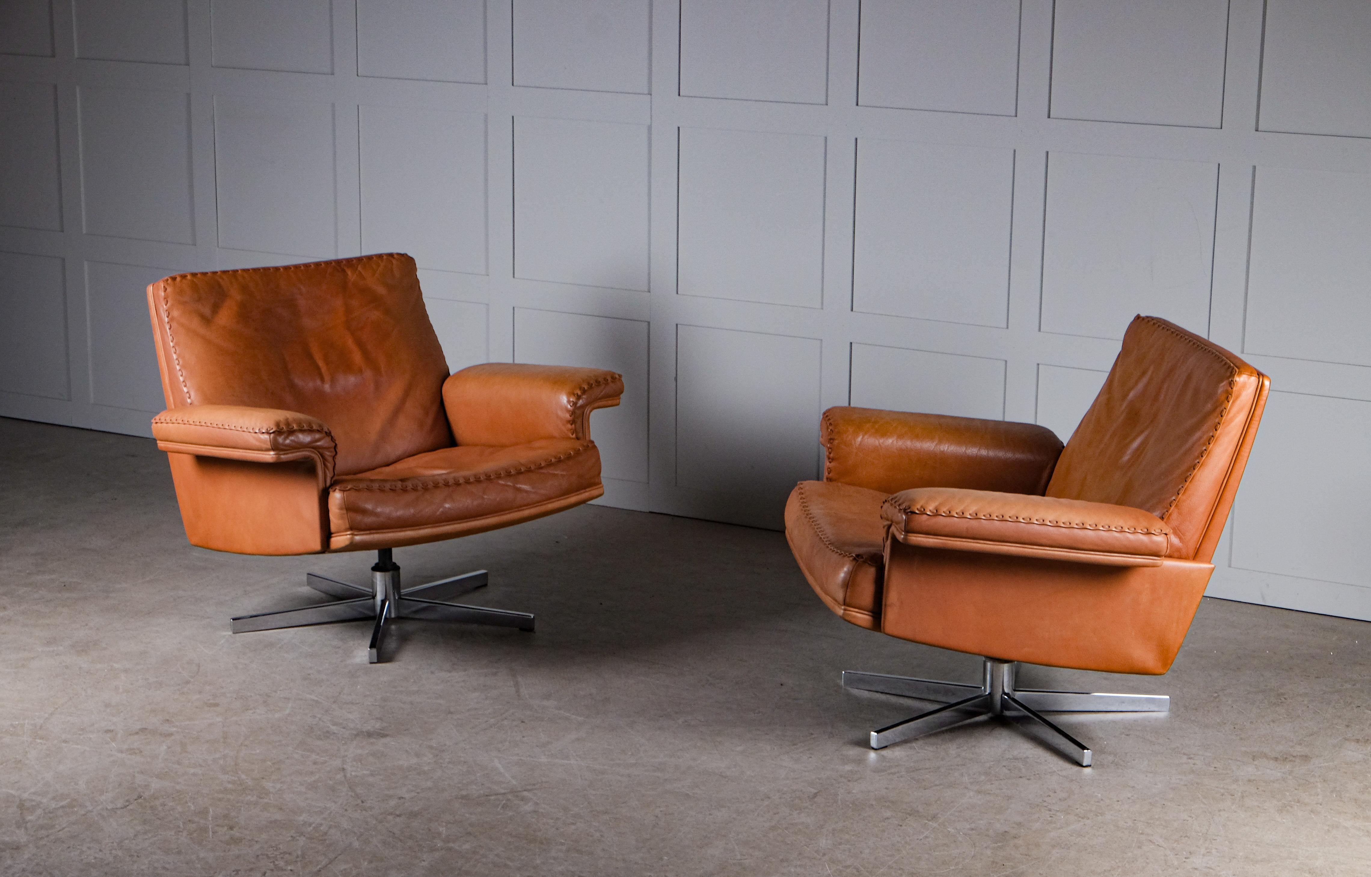Swiss Pair of De Sede DS-31 Leather Swivel Armchairs, 1970s