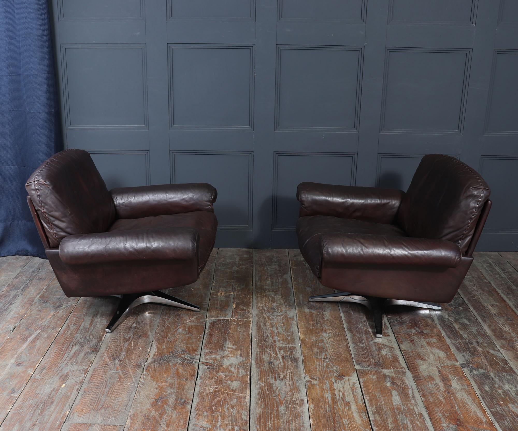 Pair of De Sede DS-31 Swivel Armchairs in Leather, Switzerland, c.1970s im Angebot 3
