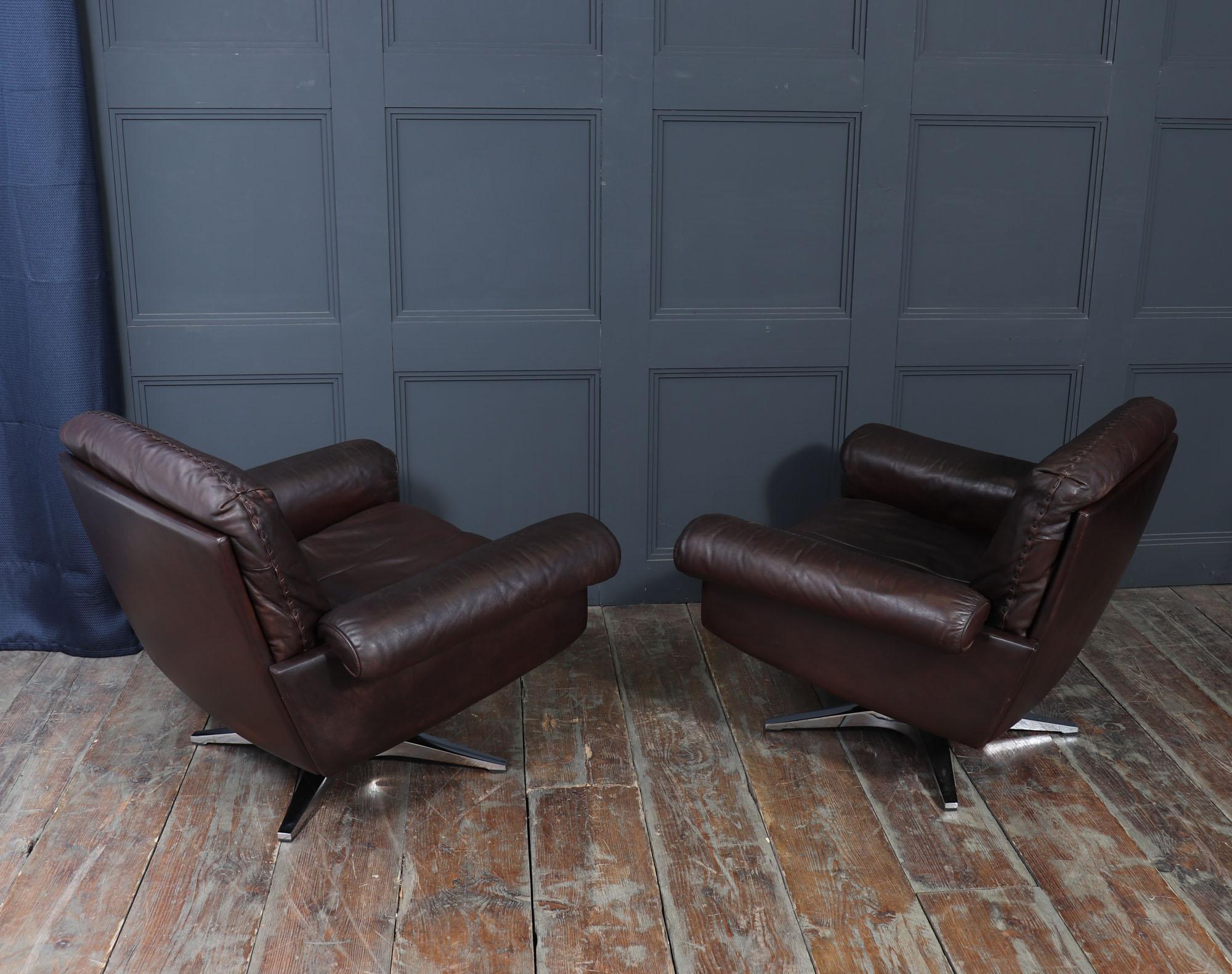 Pair of De Sede DS-31 Swivel Armchairs in Leather, Switzerland, c.1970s im Angebot 2