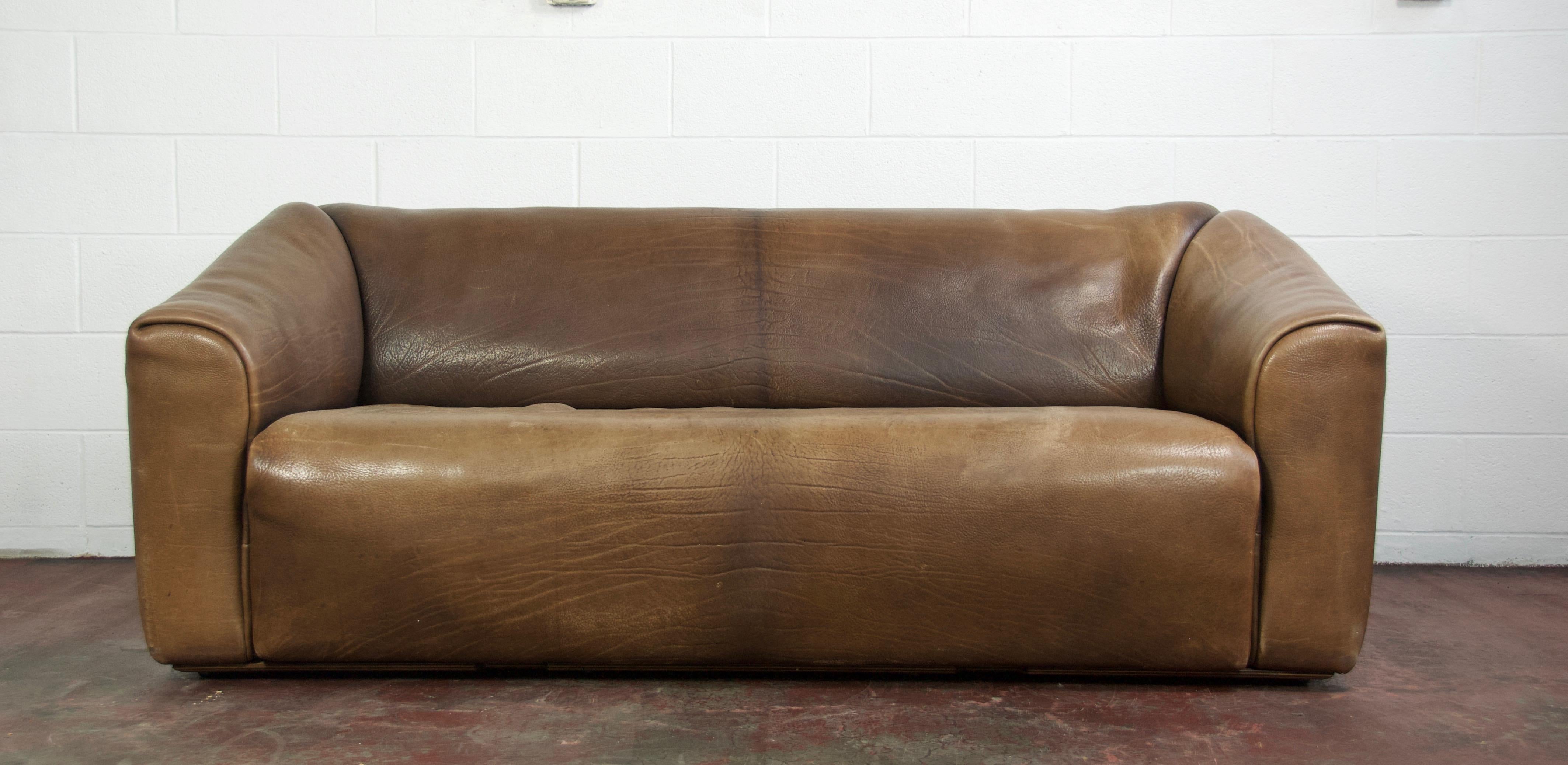Swiss Pair of De Sede DS 47 Leather Sofa For Sale