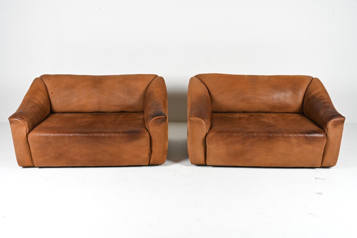Pair of De Sede DS-47 Two-Seat Sofas in Nubuck Leather, c. 1970's In Good Condition For Sale In Norwalk, CT