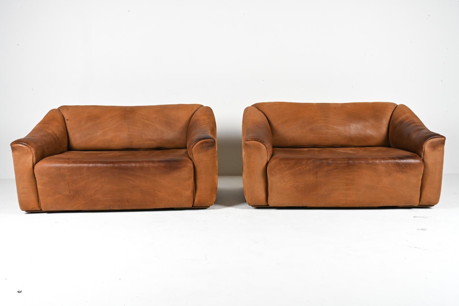 20th Century Pair of De Sede DS-47 Two-Seat Sofas in Nubuck Leather, c. 1970's For Sale