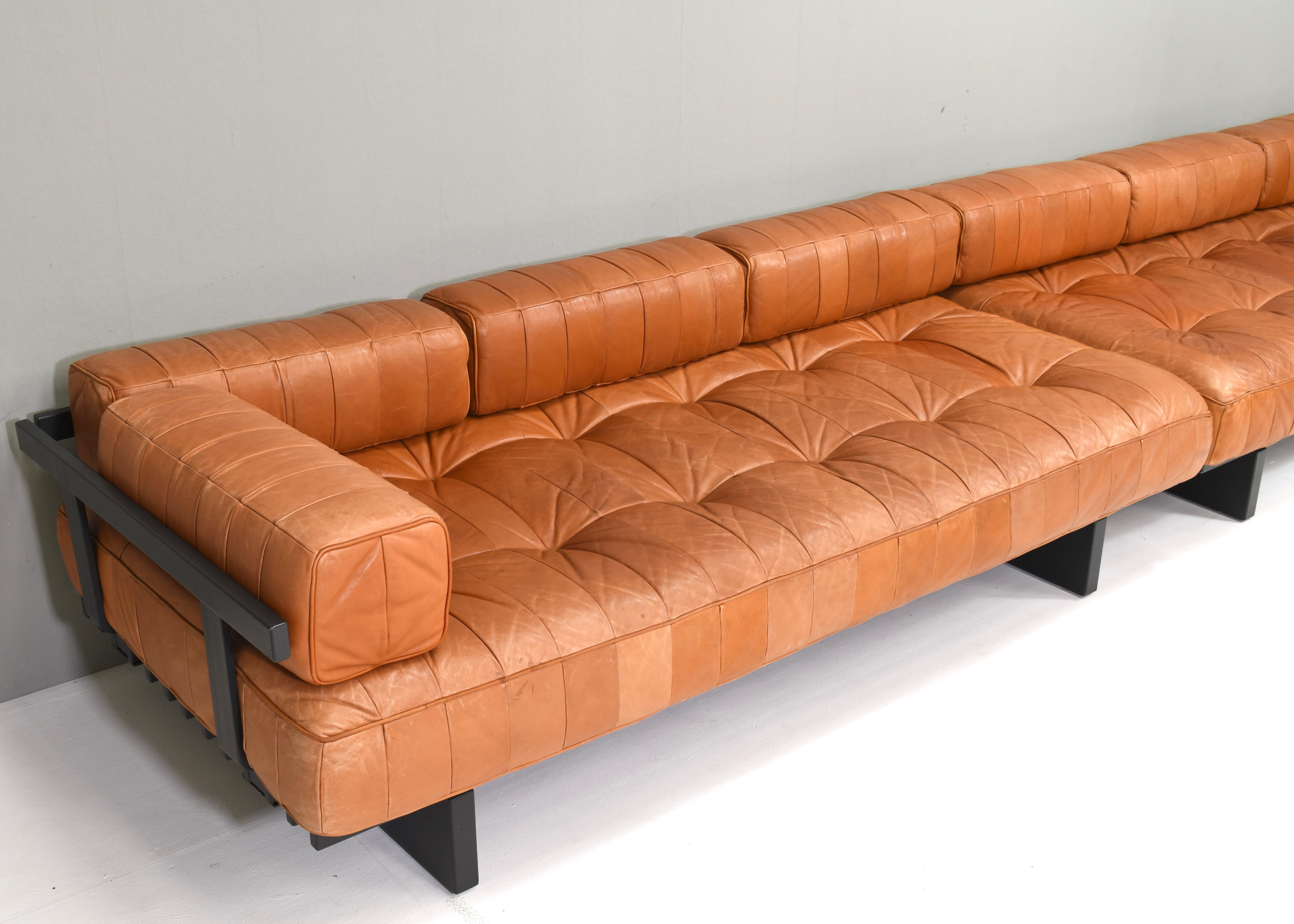 Pareja de sofás-cama De Sede DS80 en piel color coñac - Suiza, años 70 en venta 3