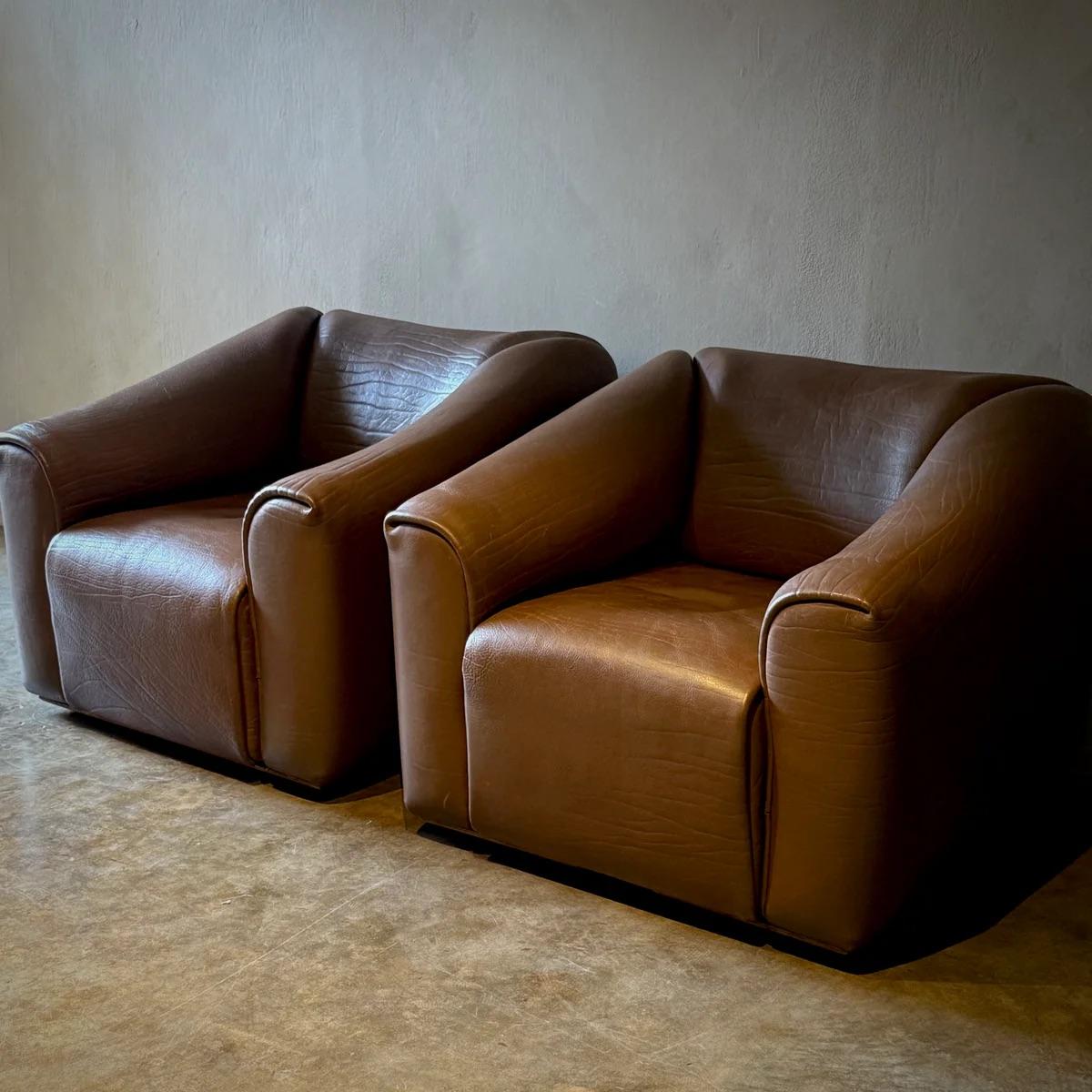 Paar De Sede-Loungesessel mit Ottomane (Schweizerisch) im Angebot