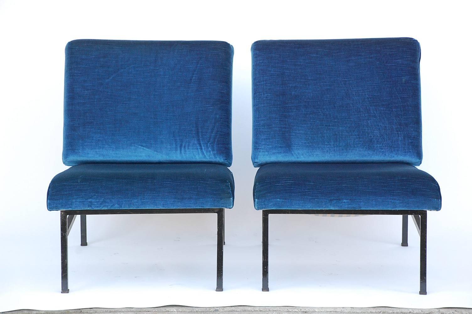 Contemporary Pair of 'Déclive' Velvet and Blackened Steel Slipper Chairs by Design Frères For Sale