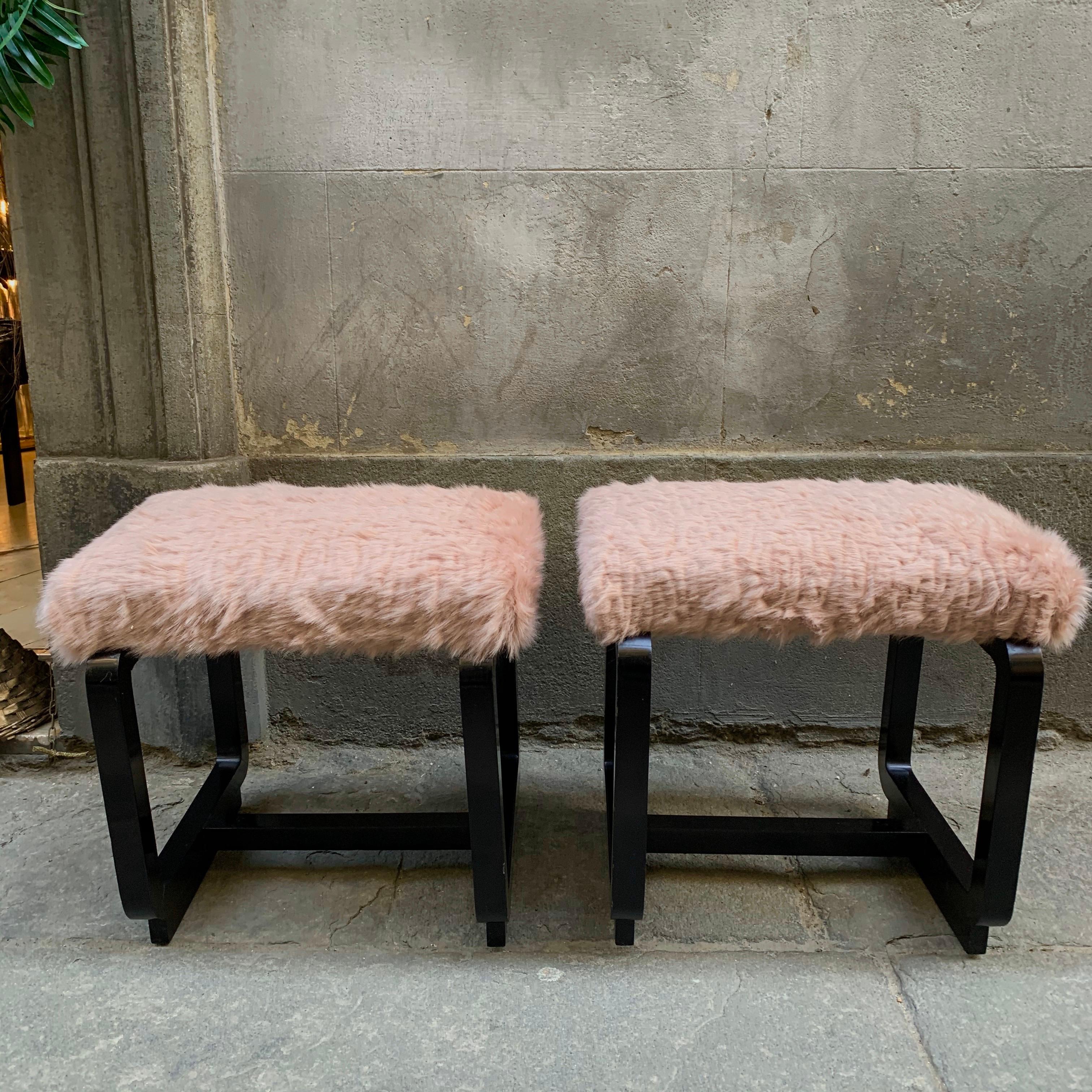 Pair of Art Deco benches in black lacquered wood and pale pink eco fur seats.
The faux fur has been newly upholstered.
 