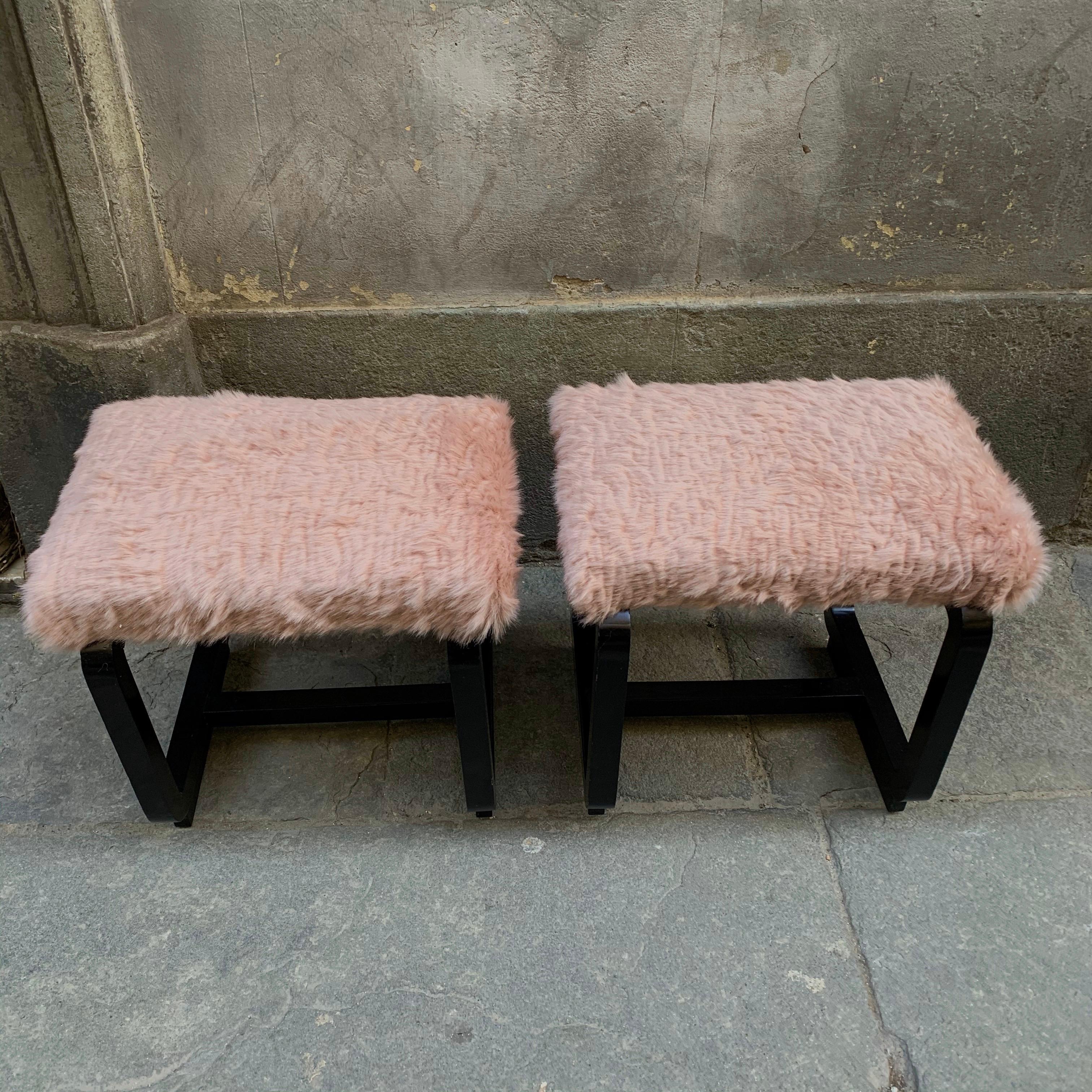 Art Deco Pair of Deco Benches in Black Lacquered Wood and Pale Pink Eco Fur Seats, 1930
