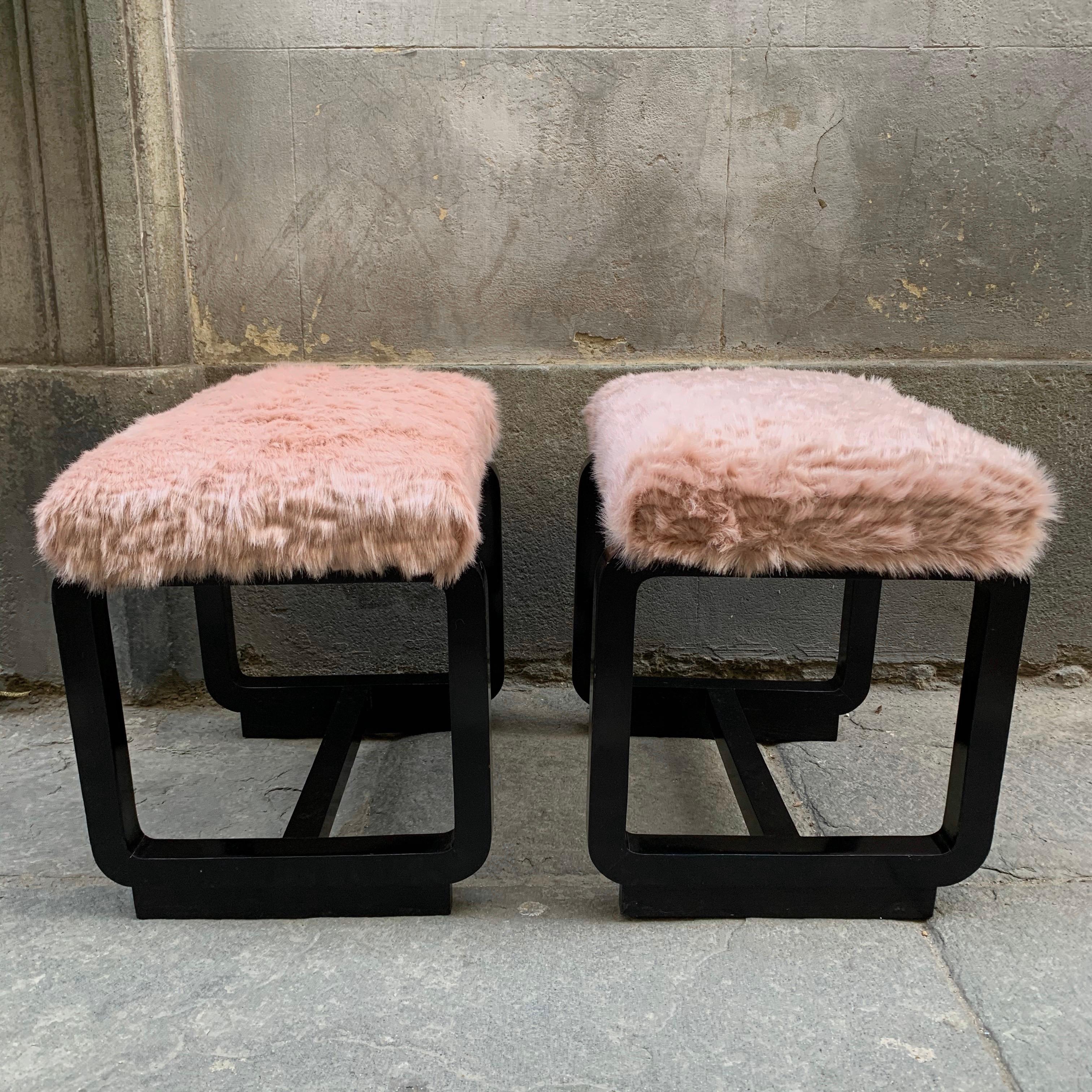 Mid-20th Century Pair of Deco Benches in Black Lacquered Wood and Pale Pink Eco Fur Seats, 1930
