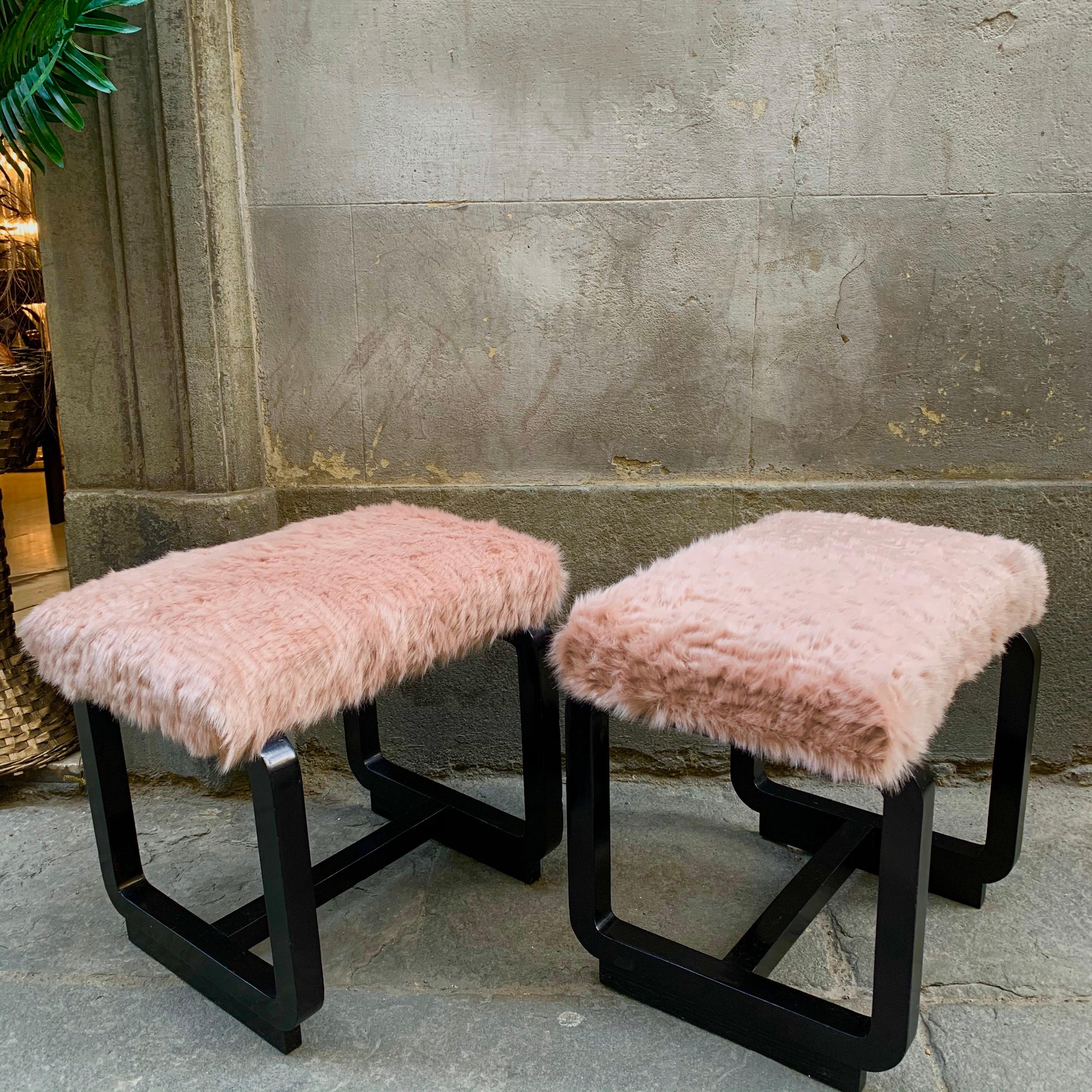 Faux Fur Pair of Deco Benches in Black Lacquered Wood and Pale Pink Eco Fur Seats, 1930