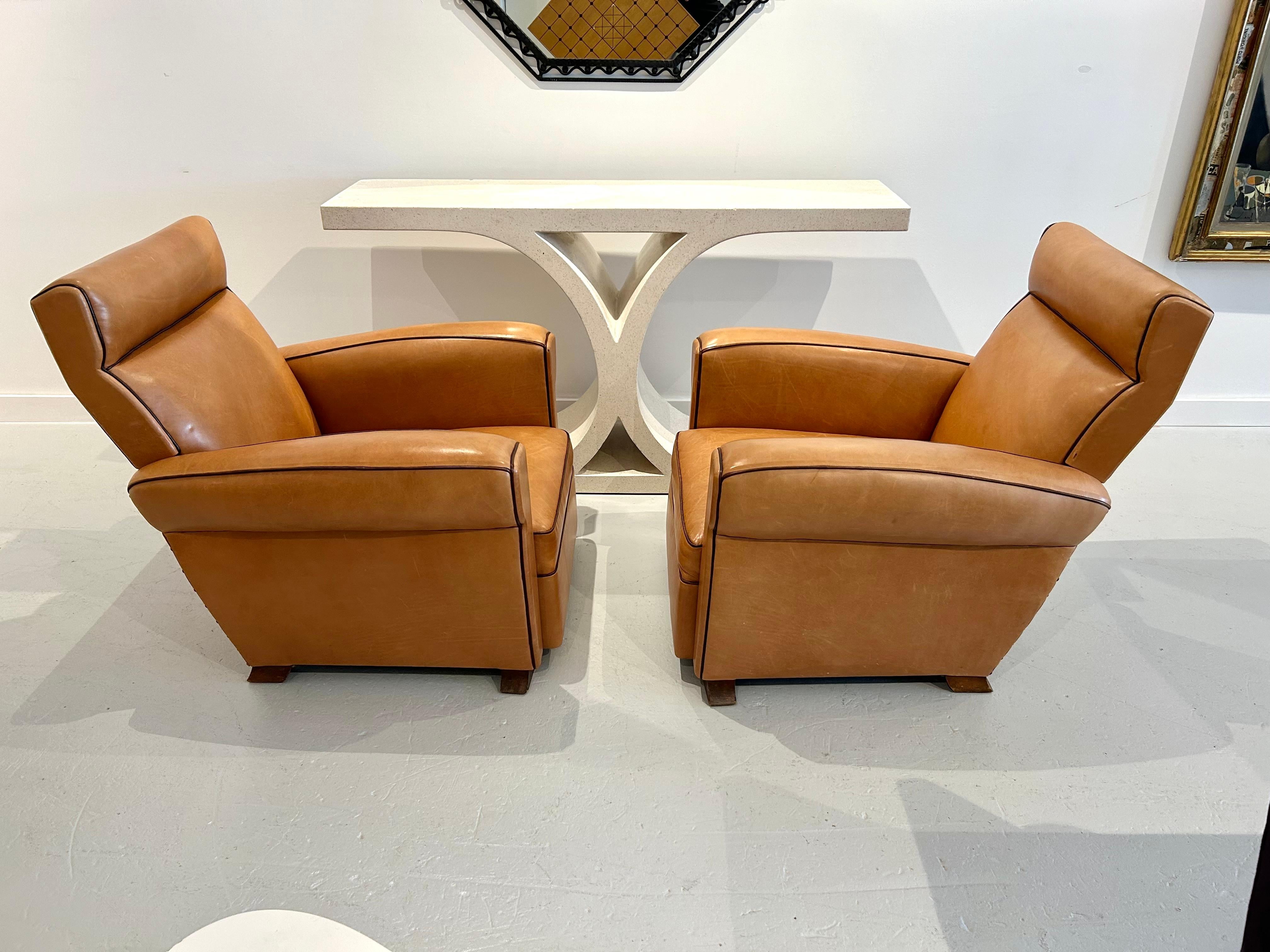 Pareja de Sillas Club Deco de Cuero en Bueno estado para la venta en West Palm Beach, FL