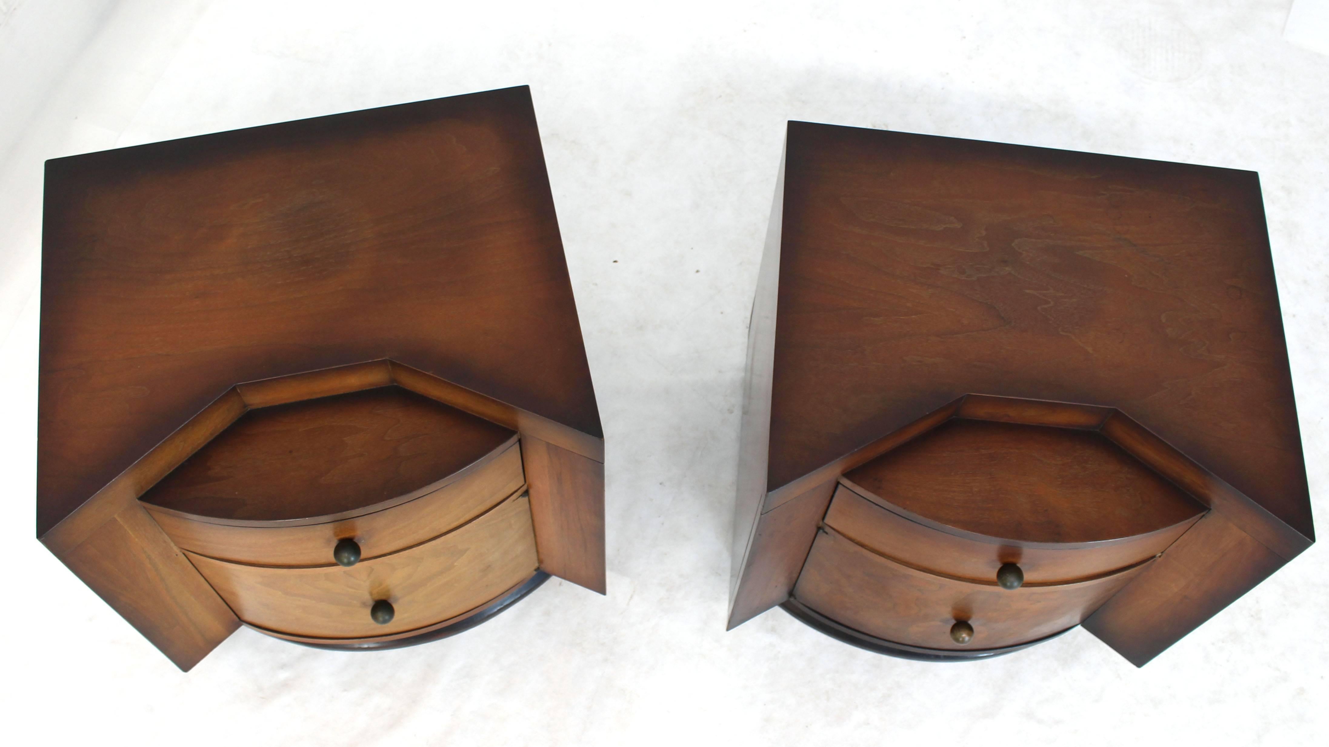 Pair of Deco Full Bodied Design Midcentury Nightstands End Tables Brass Pulls In Good Condition For Sale In Rockaway, NJ