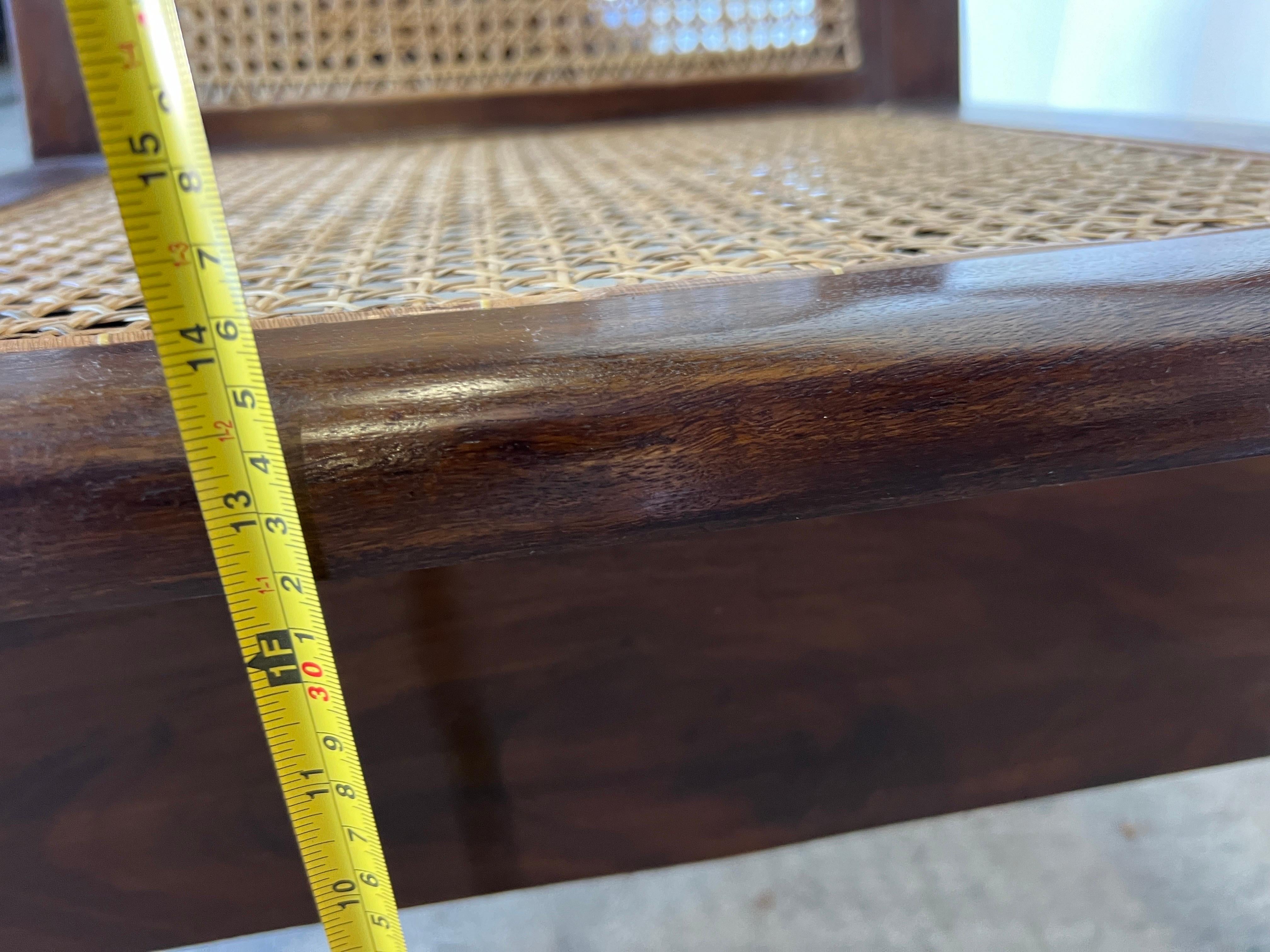 Paire de fauteuils club en teck British Colonial d'époque déco en vente 5