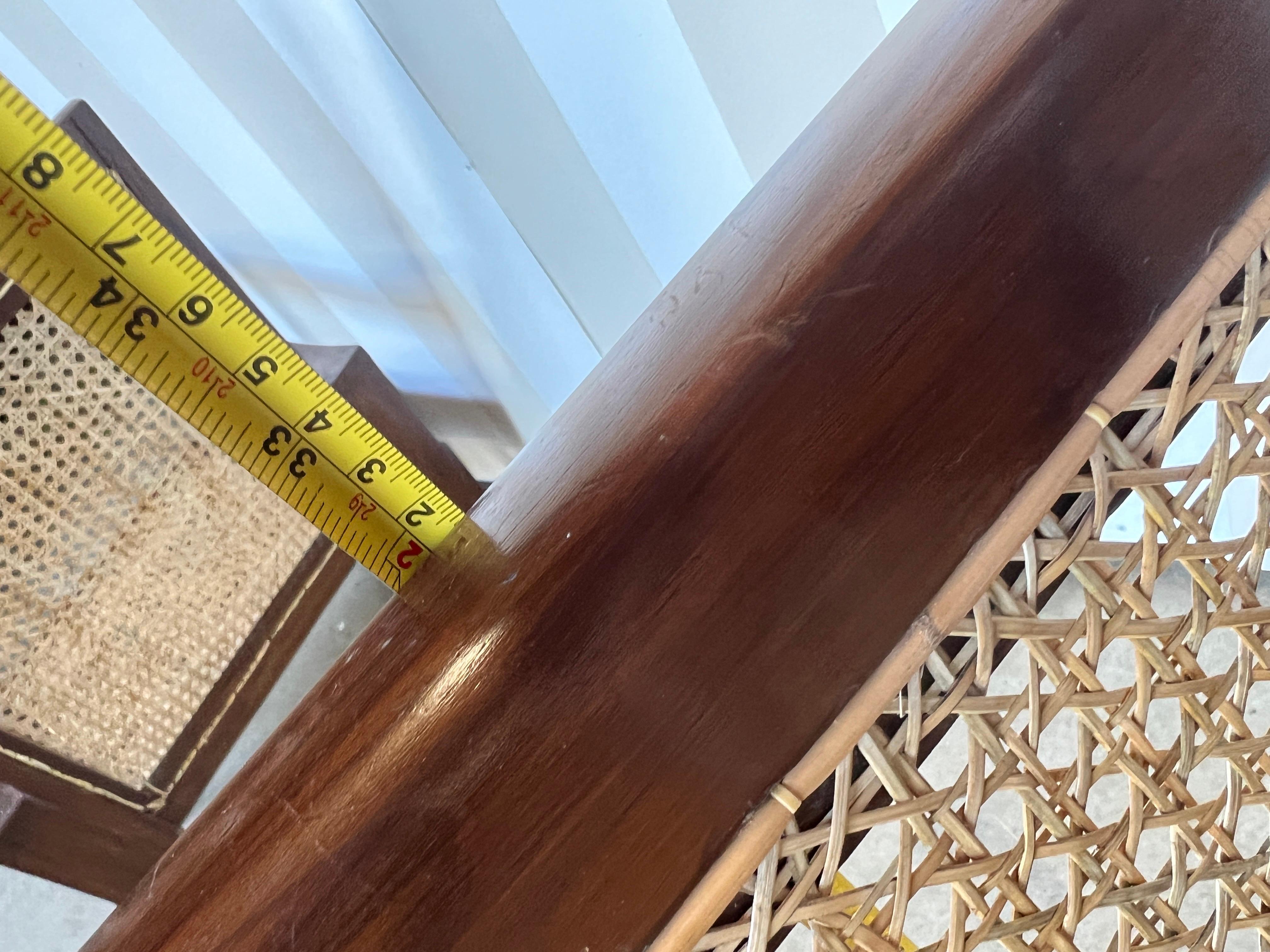 Paire de fauteuils club en teck British Colonial d'époque déco en vente 3