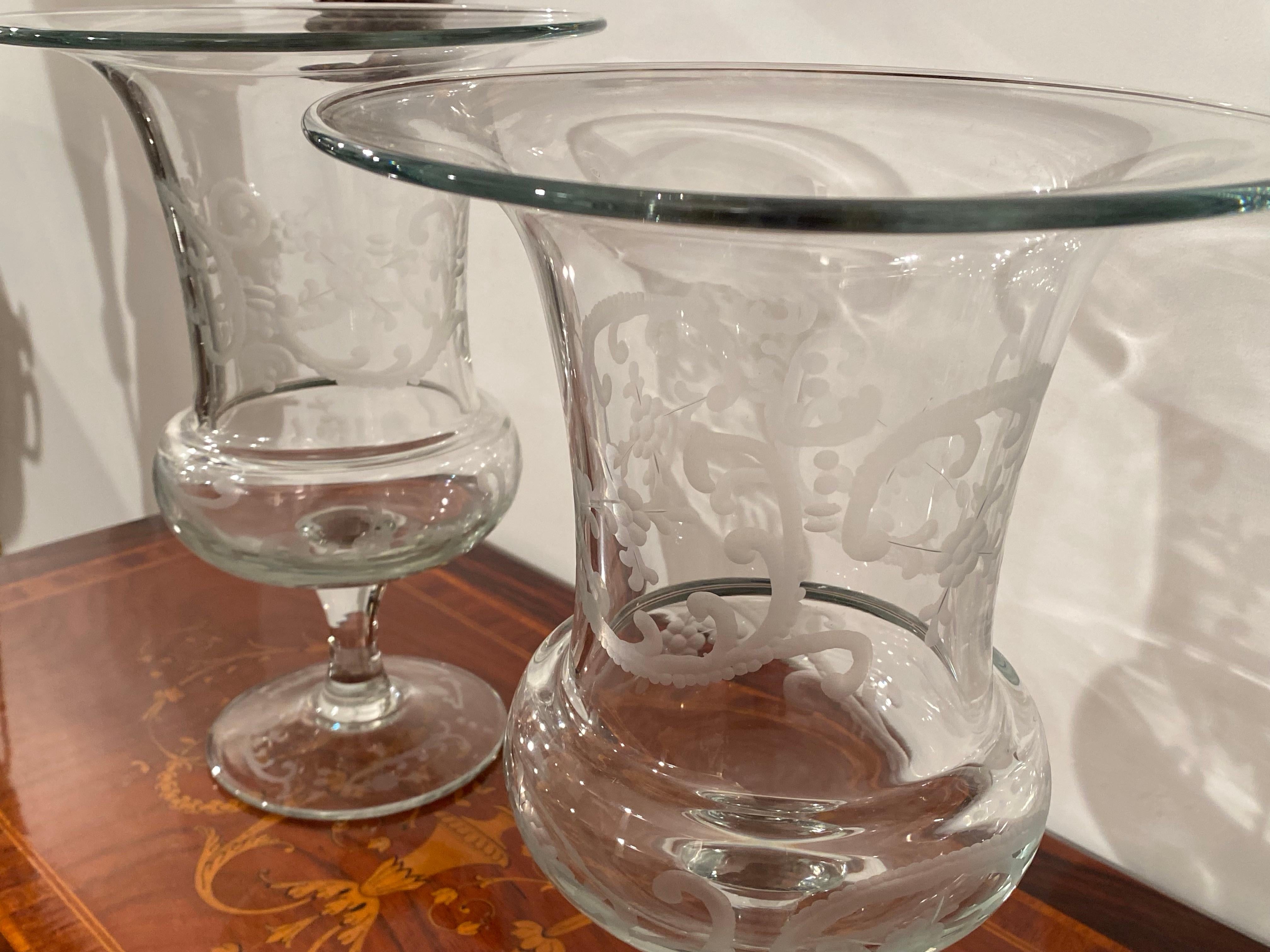 Pair of decorated glass vases  In Good Condition For Sale In Saint ouen, FR