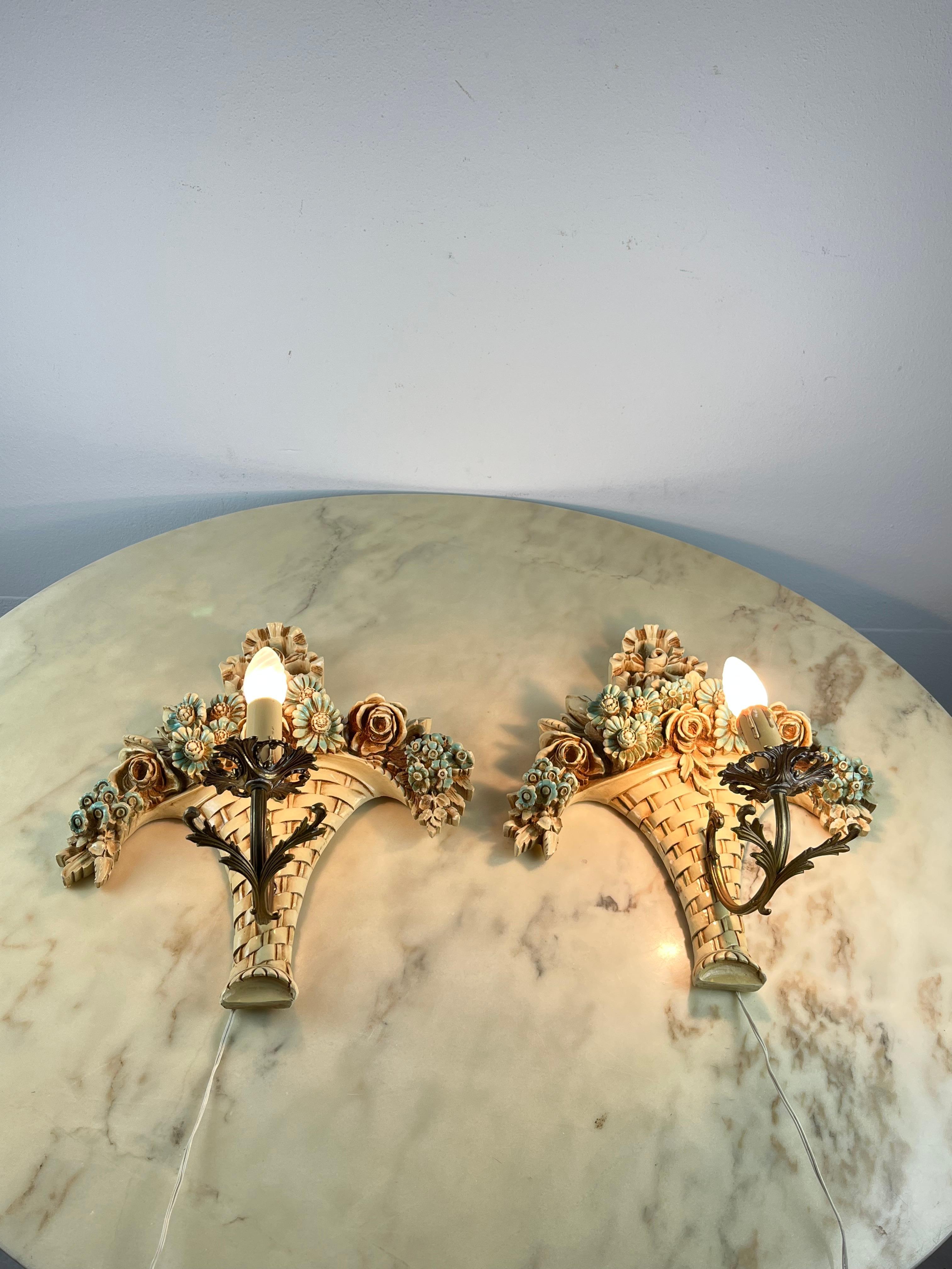 Pair of Decorated Venetian Wall Lights, Italy, 1960s In Good Condition For Sale In Palermo, IT