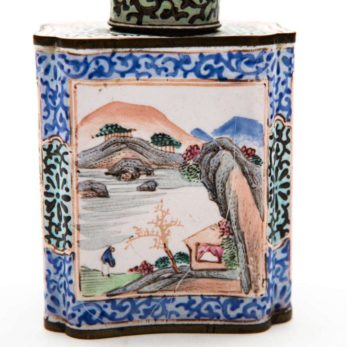 Chinese Pair of decorative 18th Century Hand-Painted Canton Enamel Tea Caddies For Sale