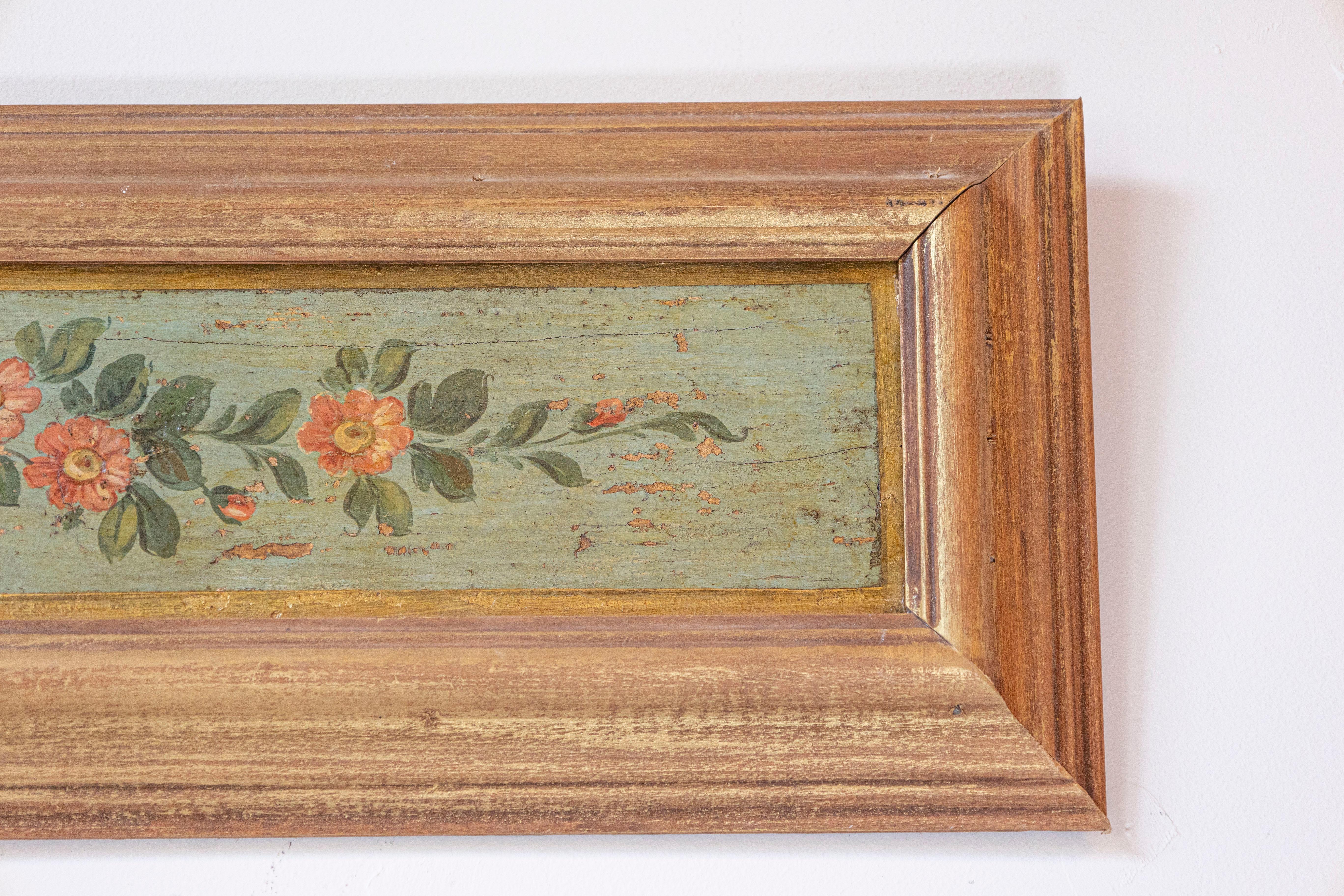 Pareja de paneles decorativos pintados con motivos florales del siglo XIX con marcos nuevos envejecidos Pintura en venta