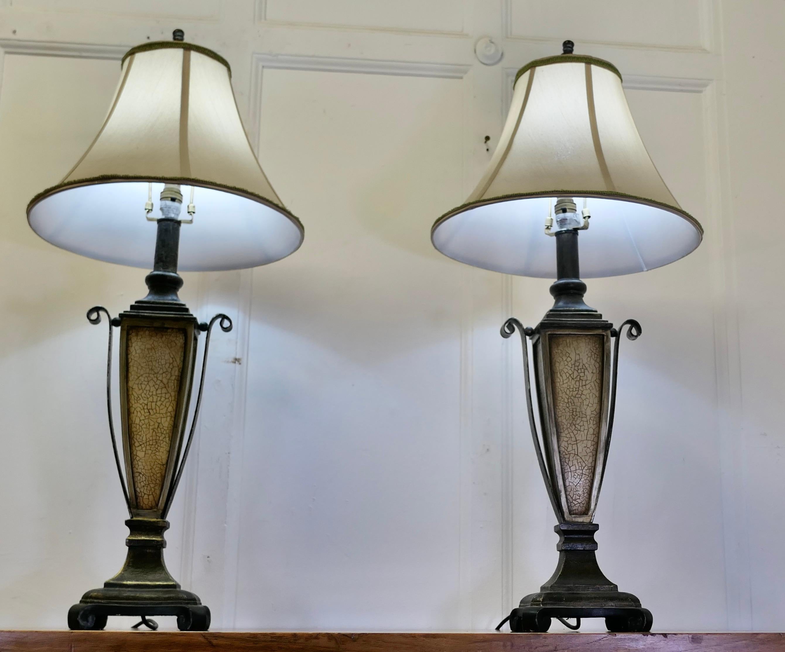 Coppia di lampade da tavolo in stile Art Decor   Un'emozionante coppia di lampade in vendita 2
