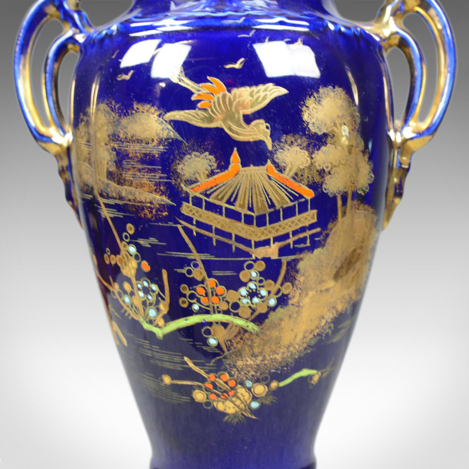 Chinoiserie Pair of Decorative Baluster Vases, Ceramic Urns, Gold, Blue, Late 20th Century For Sale