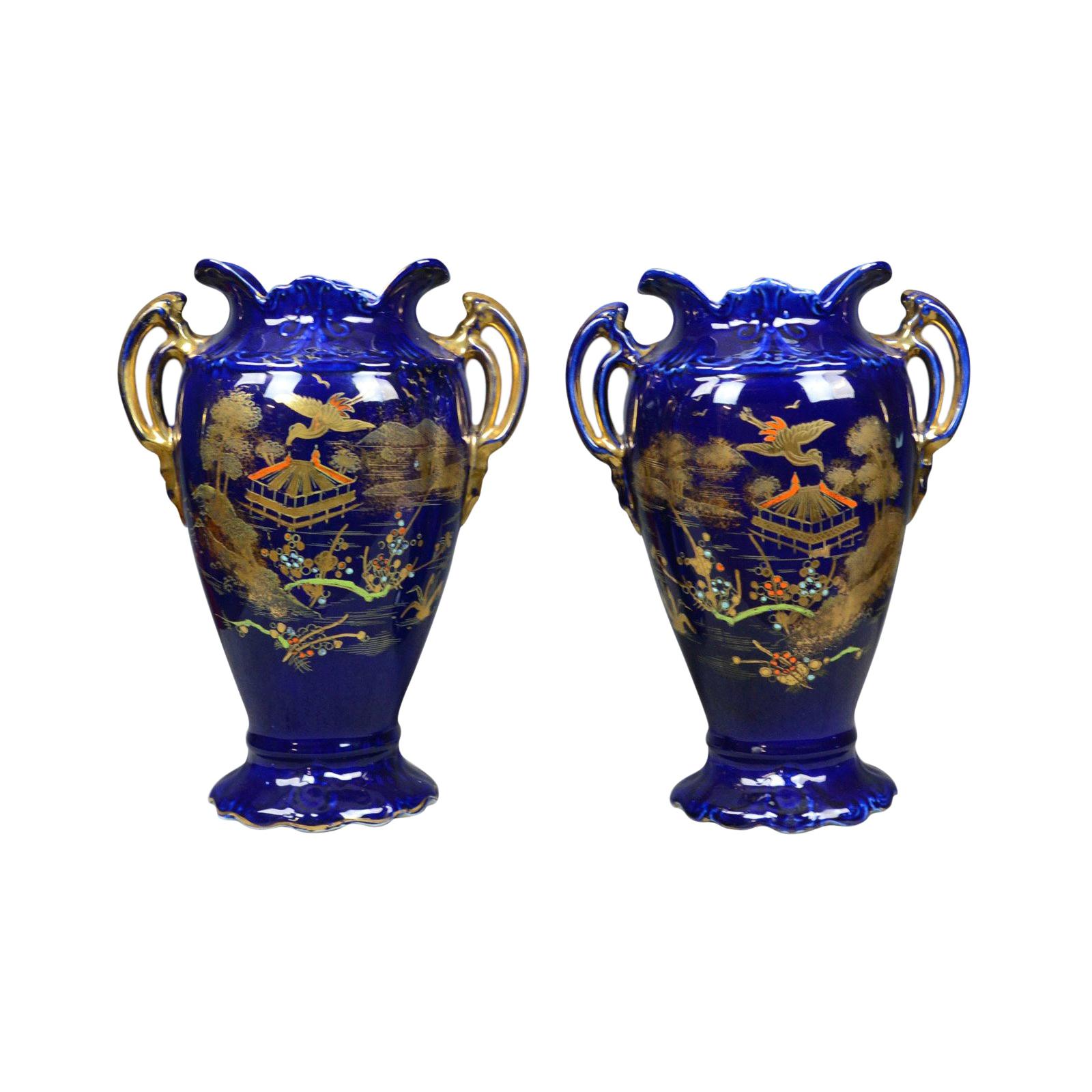 Paire de vases balustres décoratifs, urnes en céramique, or, bleu, fin du 20e siècle
