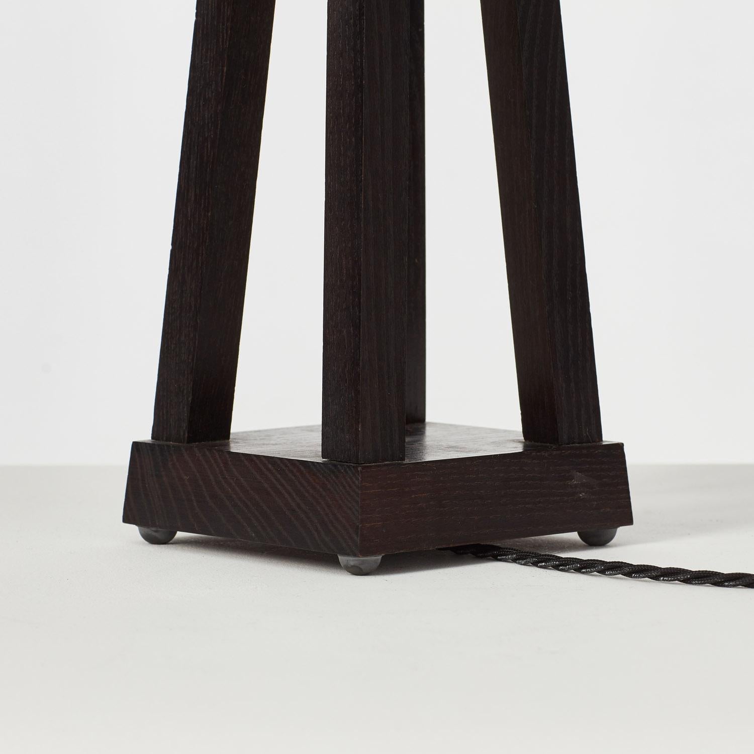 Pair of decorative blackened wood and brass table lamps - Italy, 1980s 4