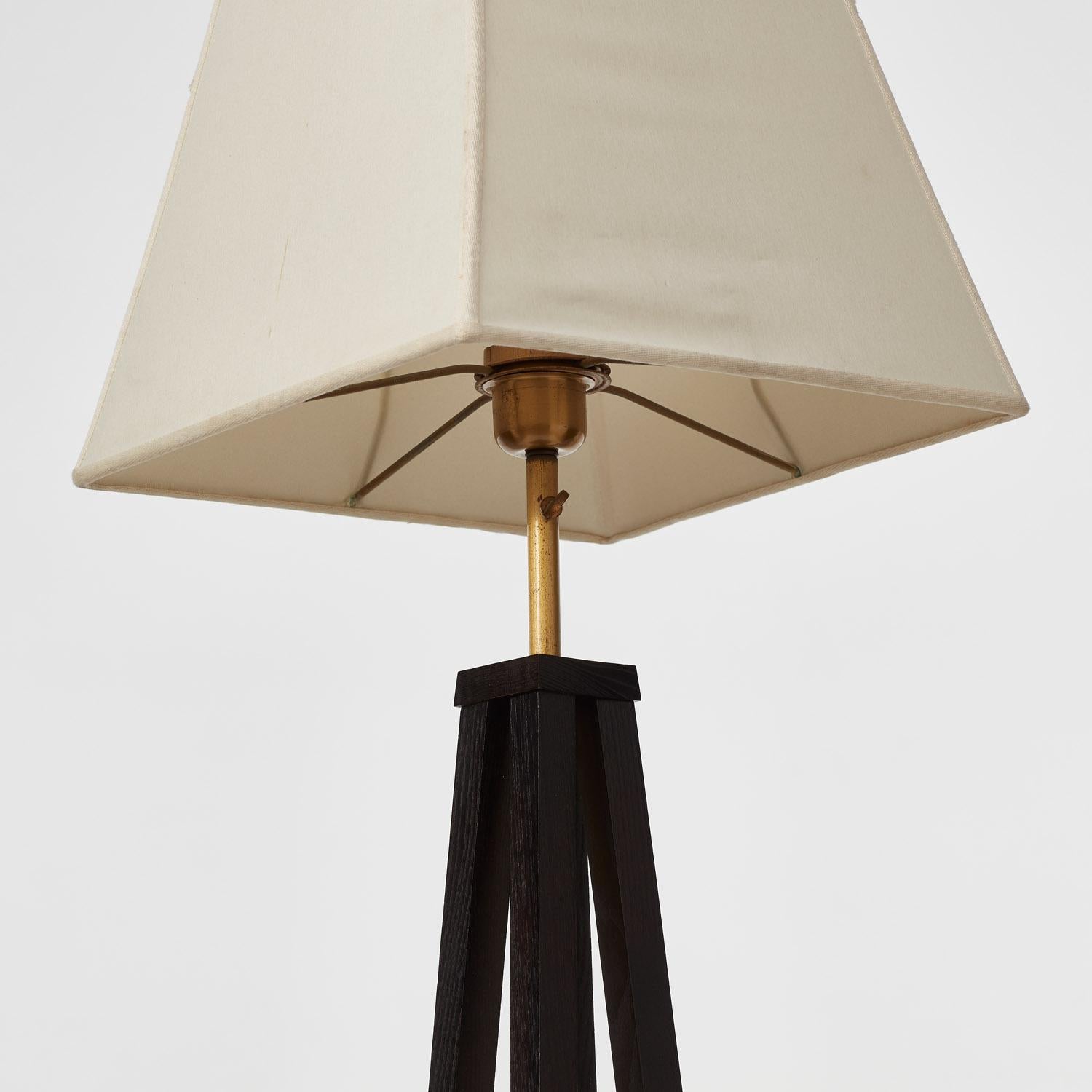 Late 20th Century Pair of decorative blackened wood and brass table lamps - Italy, 1980s