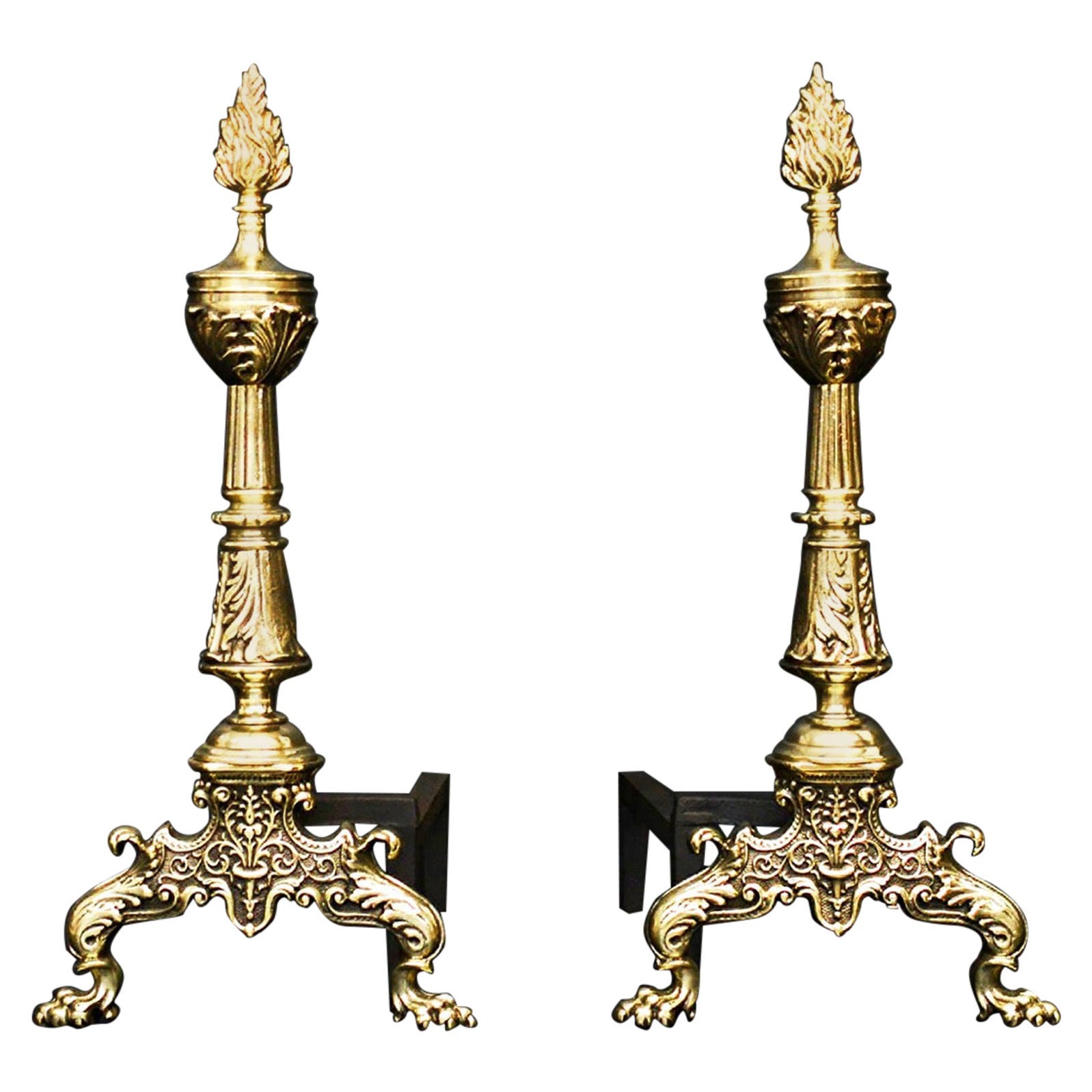 Coppia di cani da tiro decorativi in ottone
