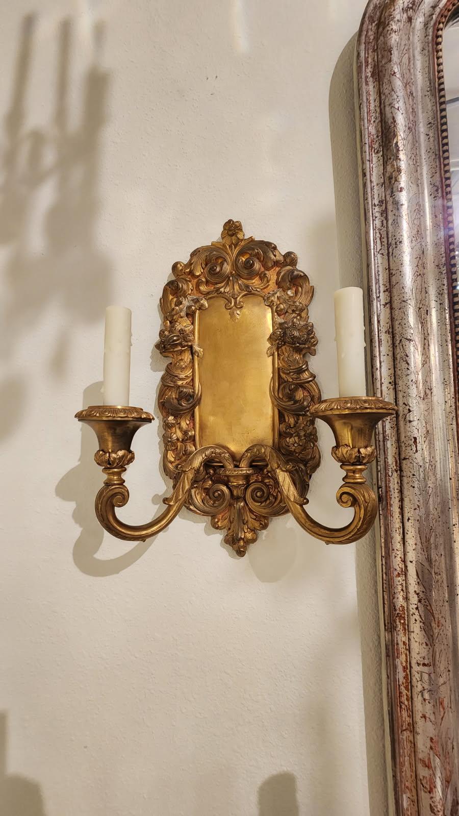 Neoclassico Coppia di lampade decorative in bronzo in vendita