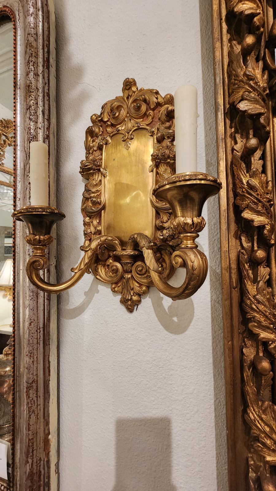 Coppia di lampade decorative in bronzo In condizioni discrete in vendita a Dallas, TX