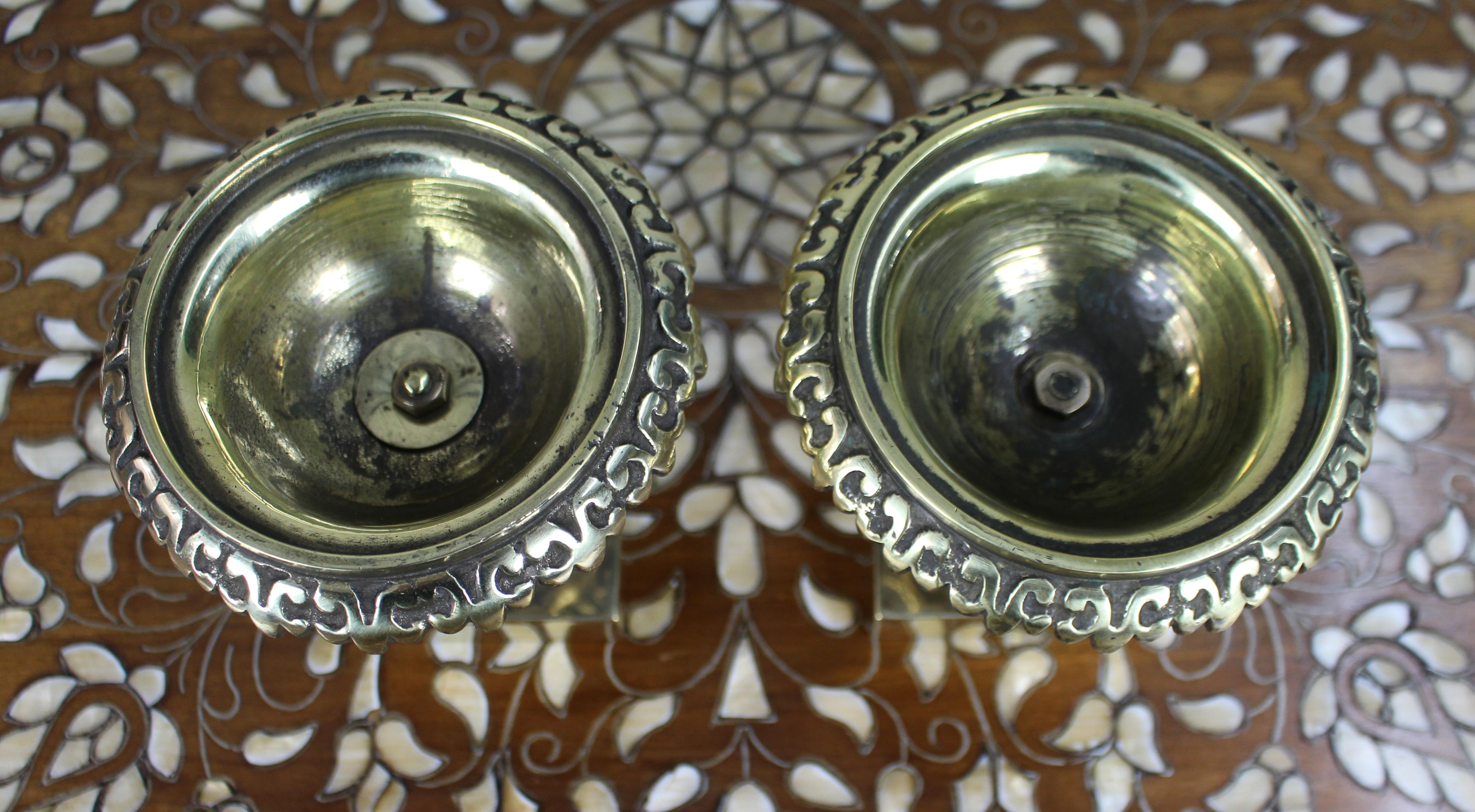 Pair of Decorative Bronze Urns – Grand Tour Style, c.1900 (20. Jahrhundert) im Angebot
