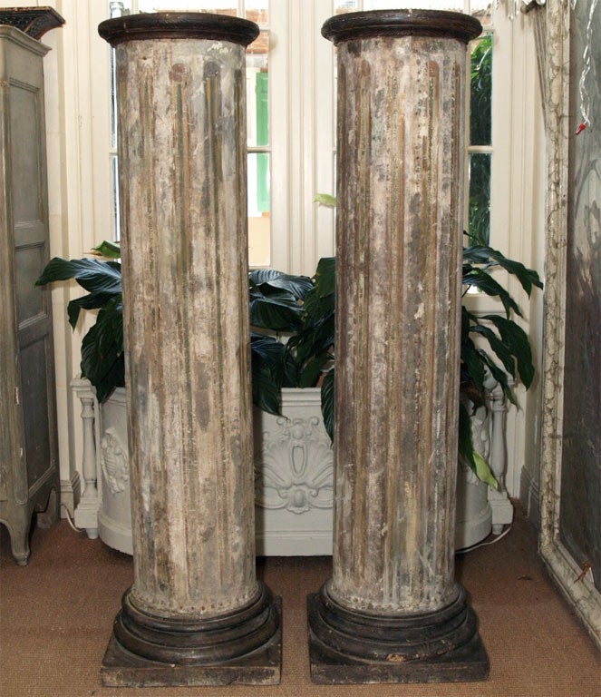 A pair of trompe-l'oeil wood columns, canvas covered with tops and turned bases painted.