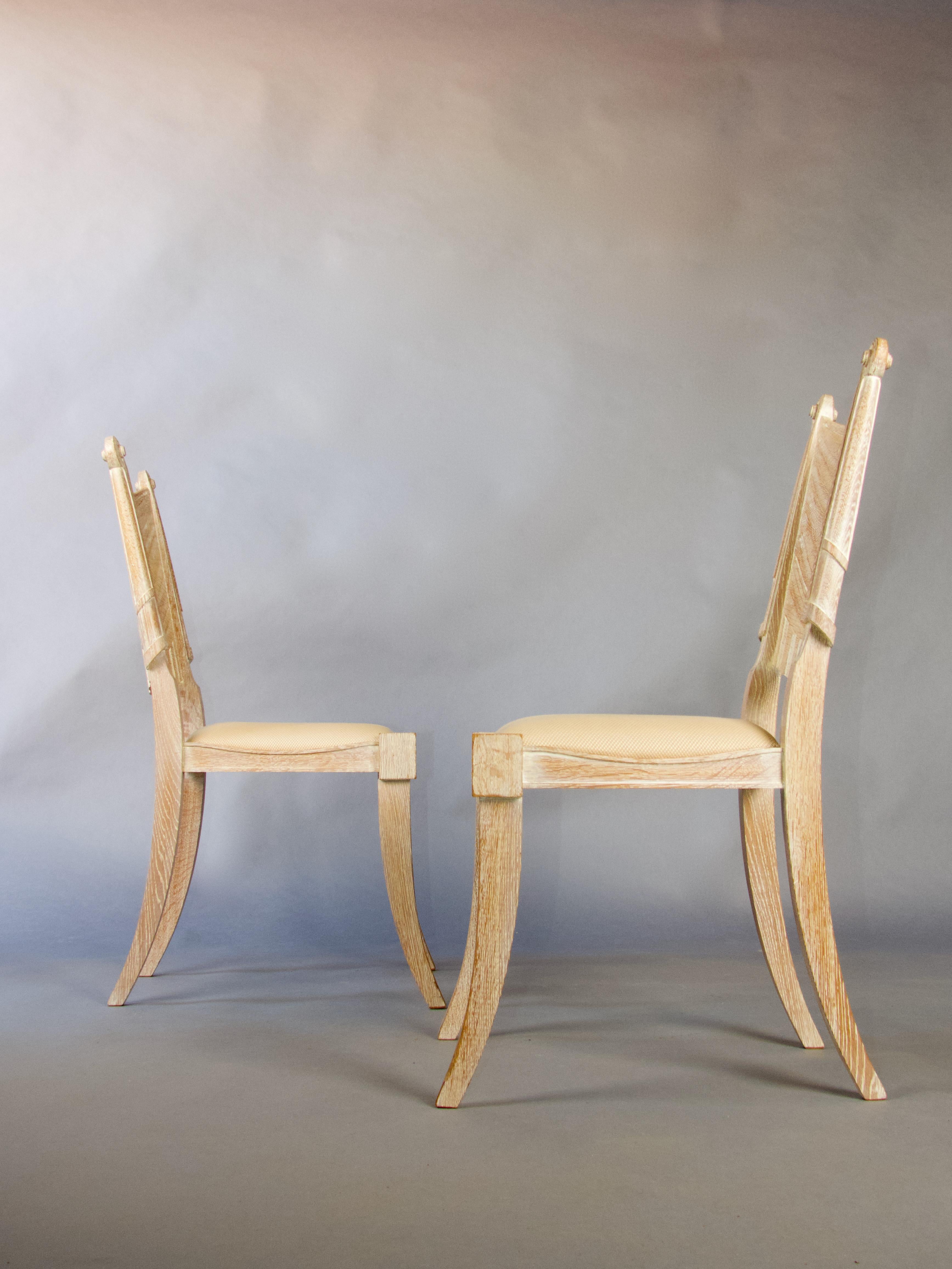 Pareja de sillas decorativas finales del siglo XX