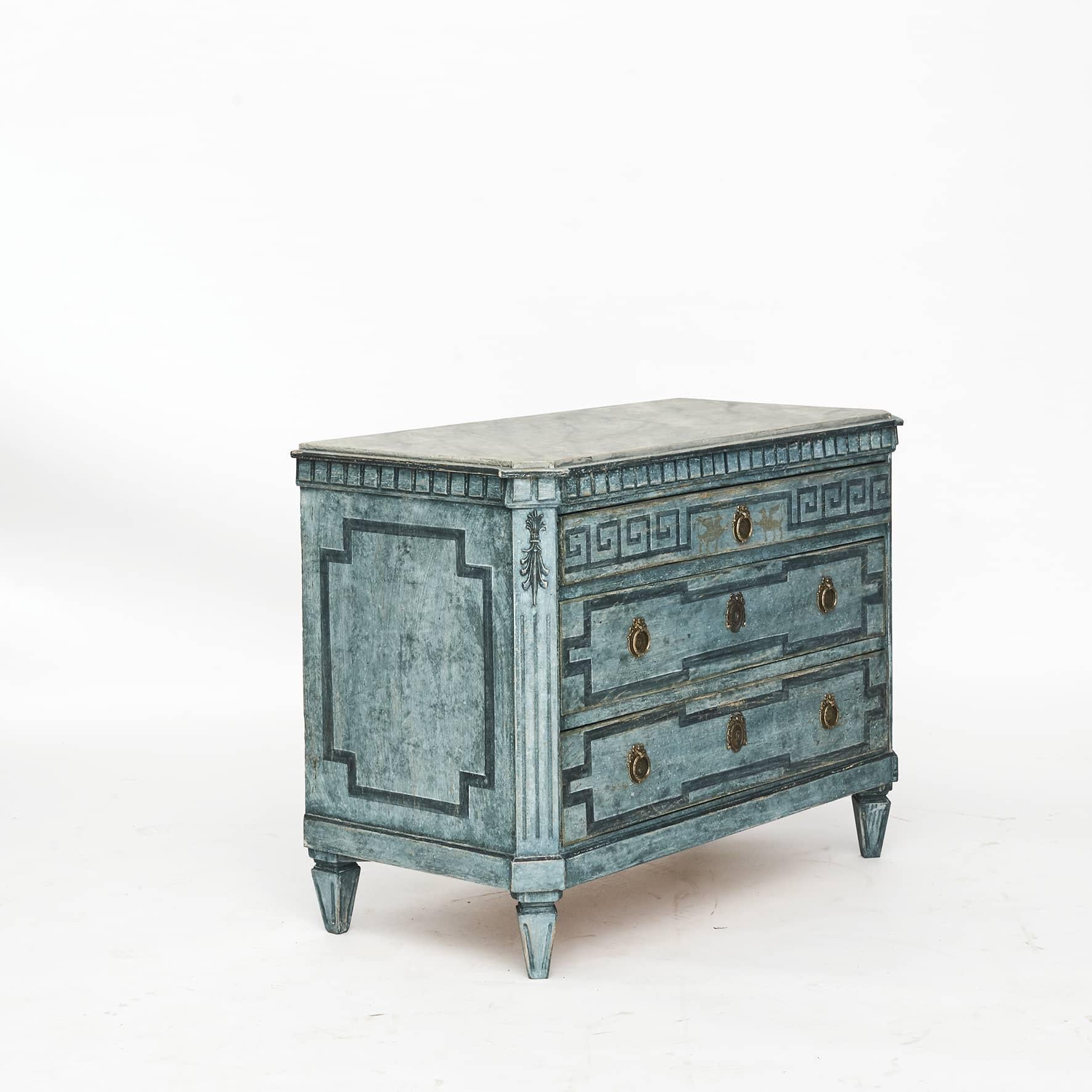 A rare pair of decorative chest of drawers in Gustavian style.
Painted in blue shades with a gray faux marbled top plate.
Carved dentil under top plate, top drawer with painted à la grecque.
The center is decorated with winged sphinxes.
Beveled