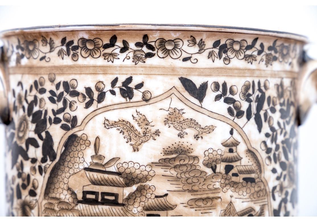 20th Century Pair Of Decorative Chinese Porcelain Cache Pots For Sale